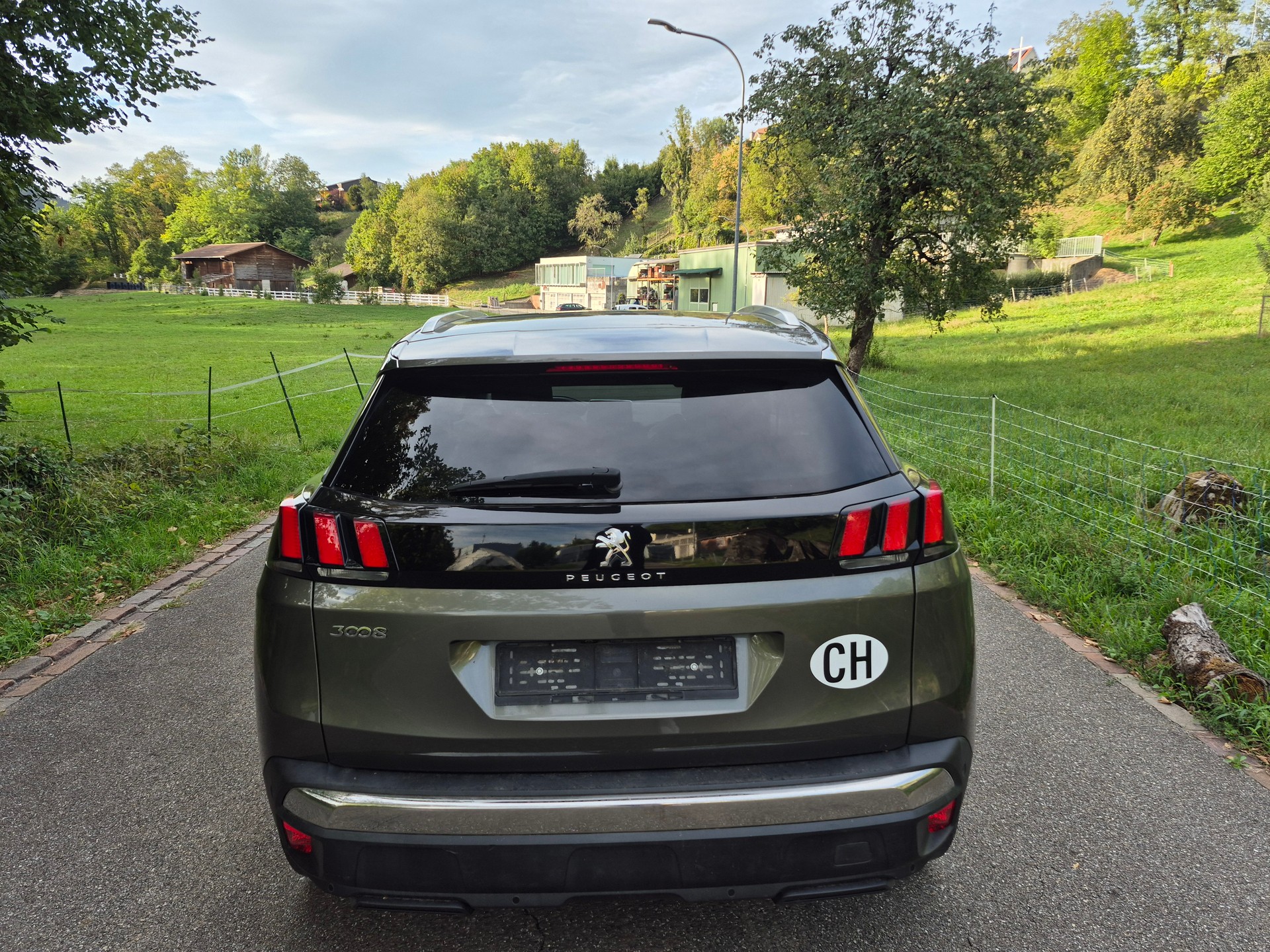 PEUGEOT 3008 1.2 PureTech Allure EAT-image-4