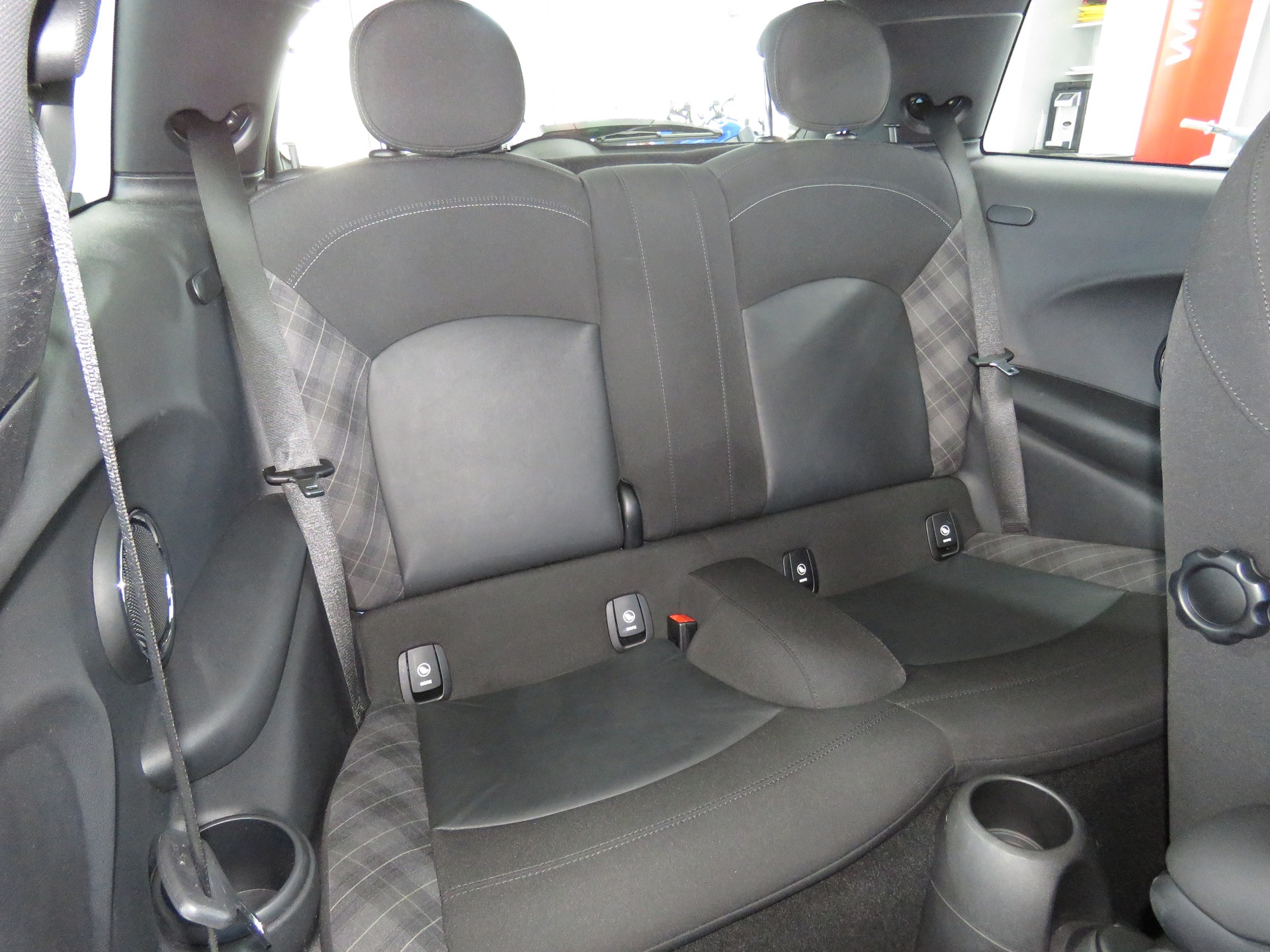 MINI Cooper D Classic Edition Steptronic (Automat)-image-12