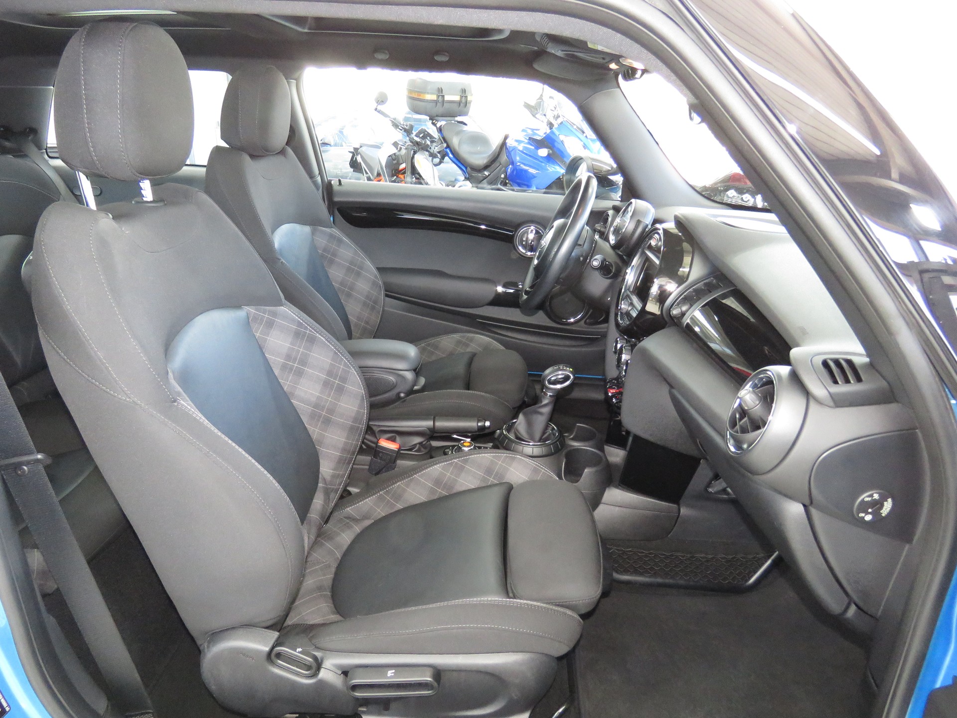 MINI Cooper D Classic Edition Steptronic (Automat)-image-11