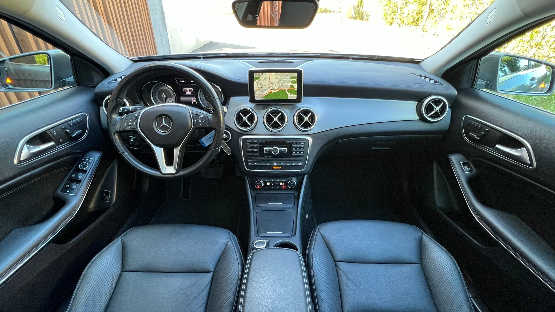 MERCEDES-BENZ GLA 250 URBAN 4MATIC 7G-DCT l 211 PS-image-18