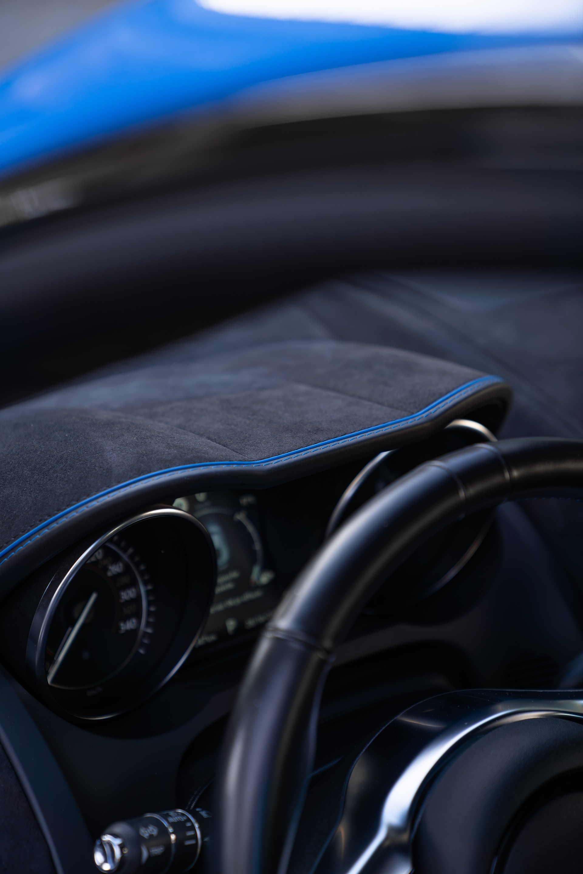 JAGUAR F-Type 5.0 V8 S/C SVR AWD (CH) 4x4-image-12