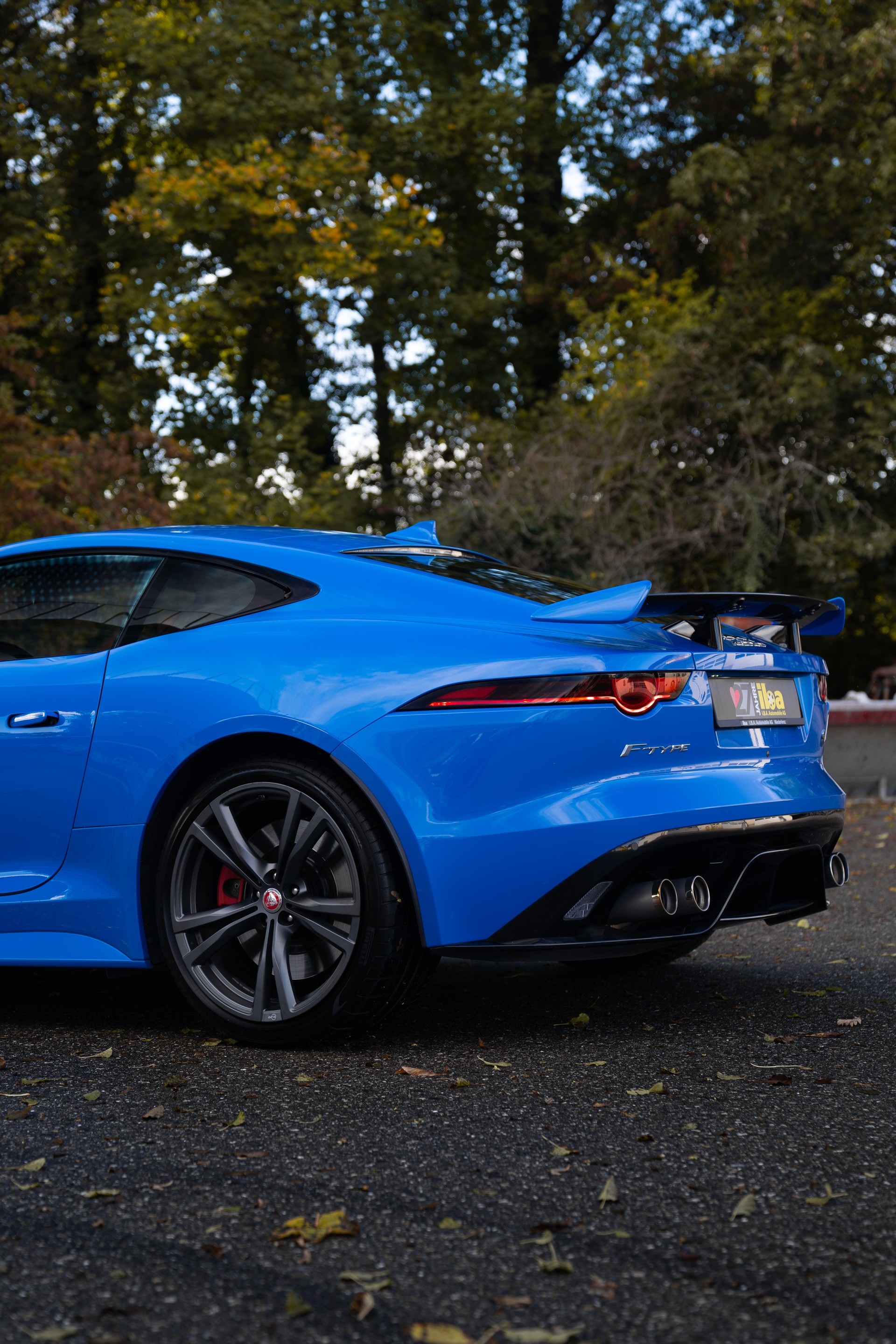 JAGUAR F-Type 5.0 V8 S/C SVR AWD (CH) 4x4-image-4