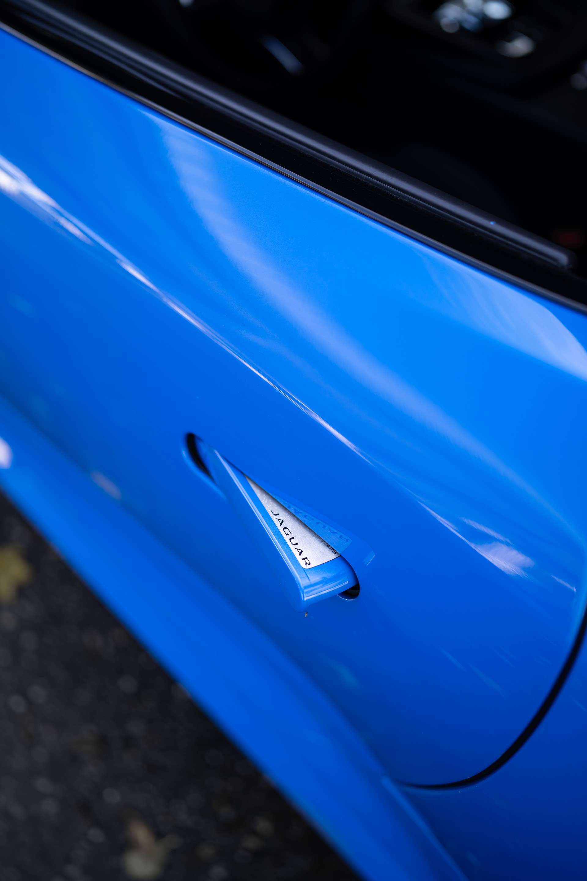 JAGUAR F-Type 5.0 V8 S/C SVR AWD (CH) 4x4-image-8