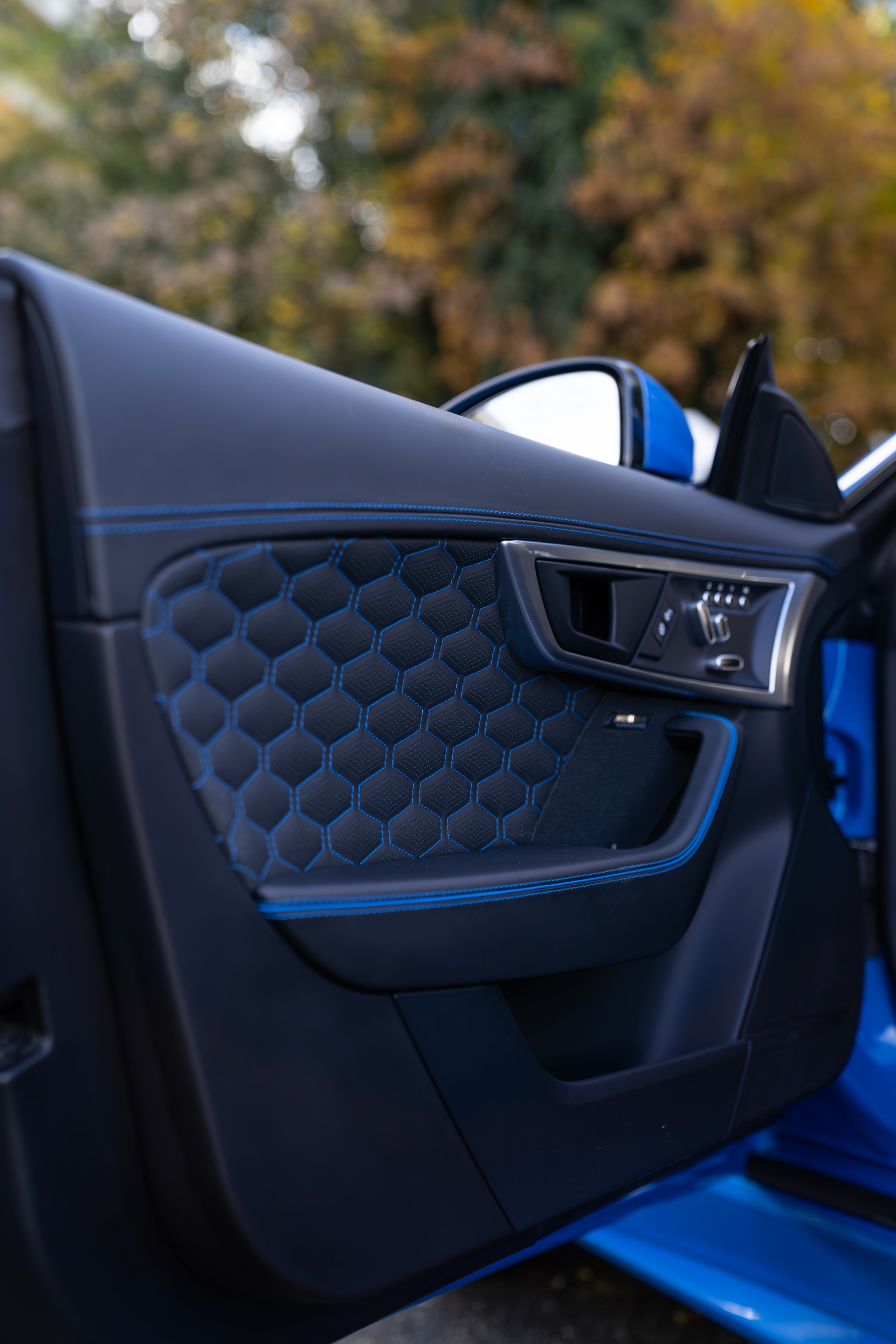 JAGUAR F-Type 5.0 V8 S/C SVR AWD (CH) 4x4-image-13