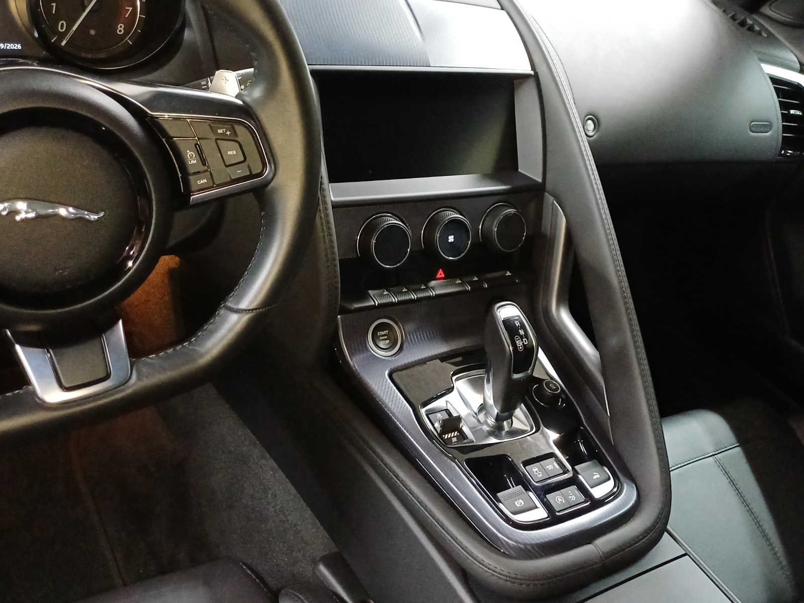 JAGUAR F-Type Convertible 2.0 I4 R-Dynamik Automatik-image-10