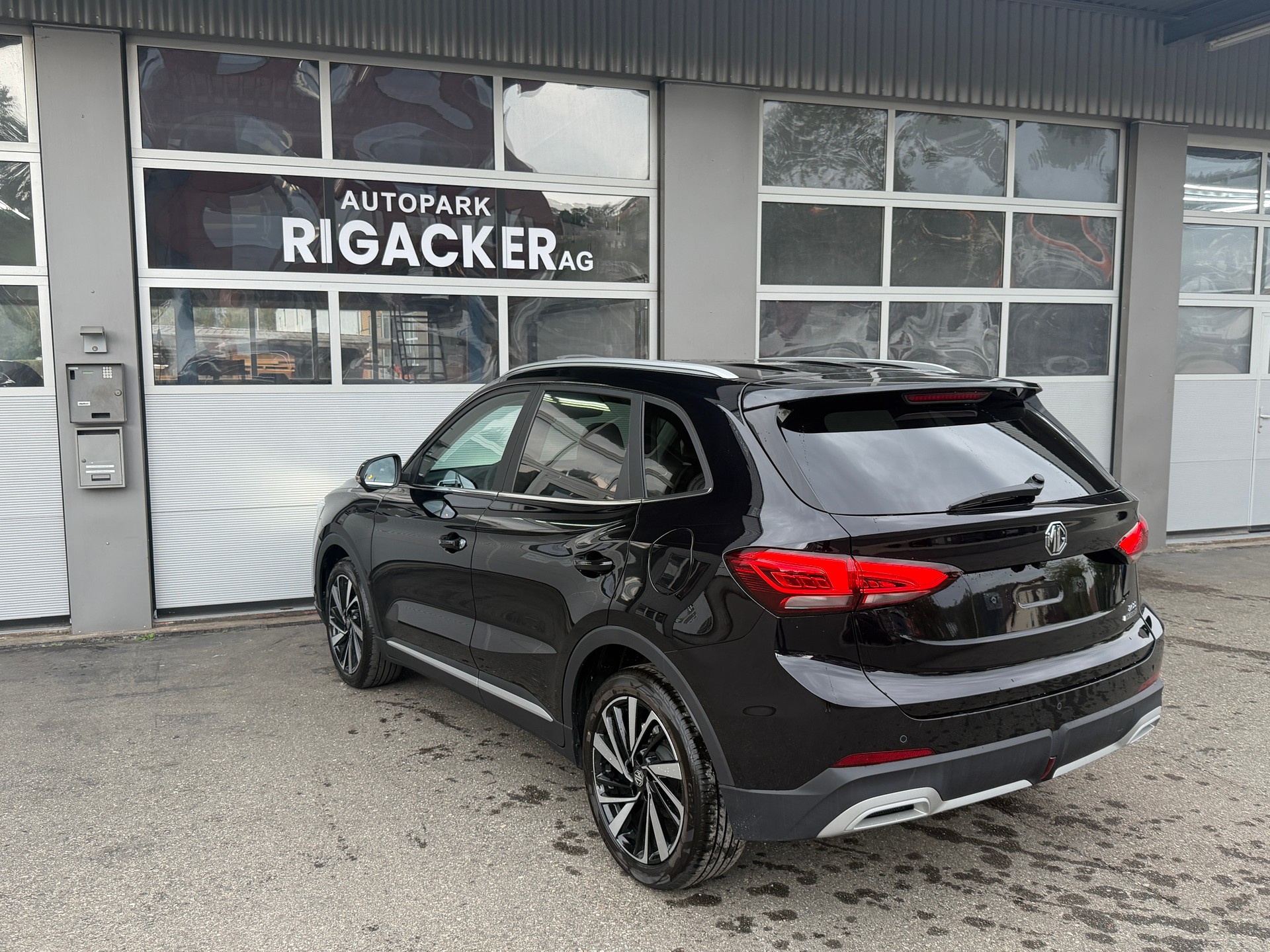 MG ZS 1.5 HEV Luxury-image-3