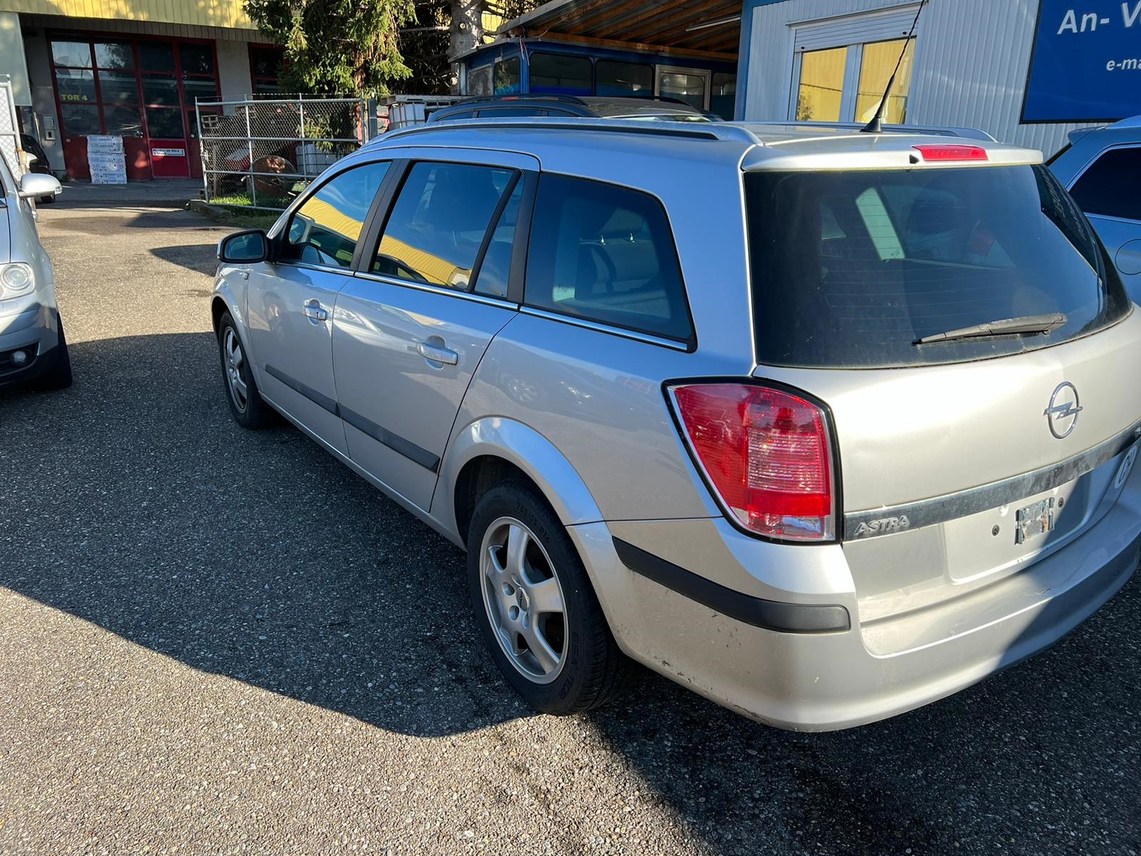 OPEL Astra Caravan 1.6i 16V TP Cosmo-image-2