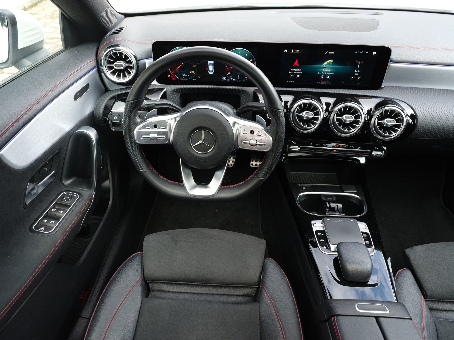MERCEDES-BENZ CLA 250 AMG Line 7G-DCT-image-16