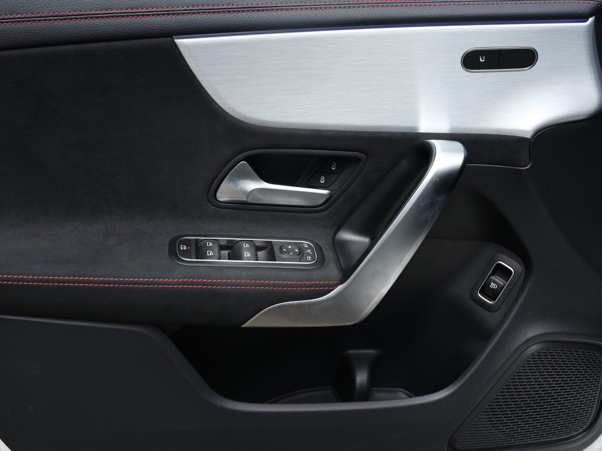 MERCEDES-BENZ CLA 250 AMG Line 7G-DCT-image-11