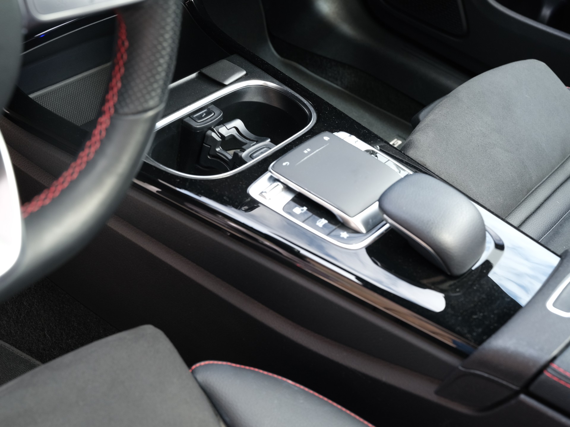 MERCEDES-BENZ CLA 250 AMG Line 7G-DCT-image-14