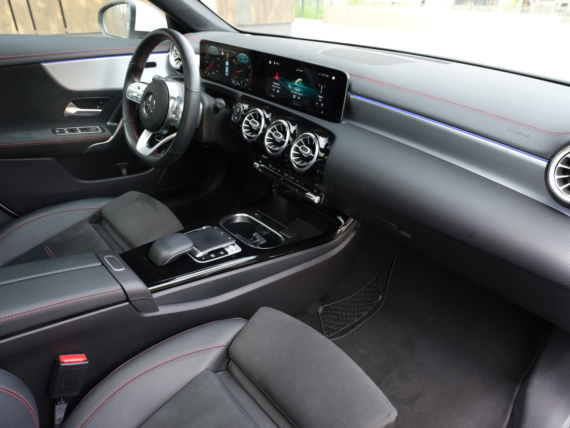 MERCEDES-BENZ CLA 250 AMG Line 7G-DCT-image-24