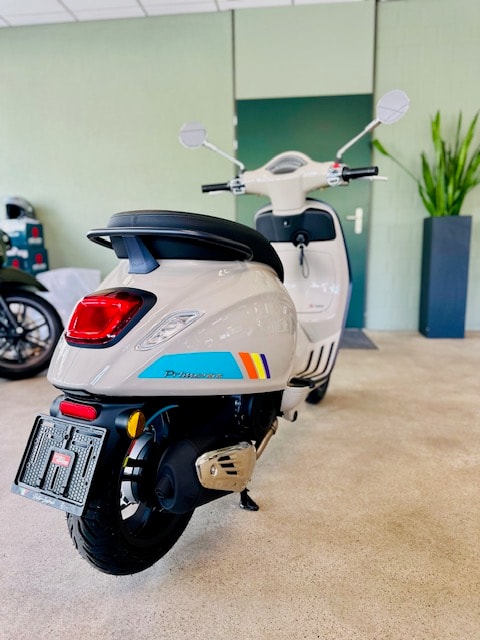 PIAGGIO Vespa 125 Primavera Sport-image-1