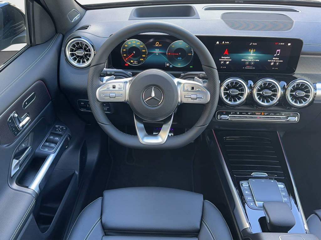 MERCEDES-BENZ EQB 350 Swiss Star AMG Line 4matic-image-10