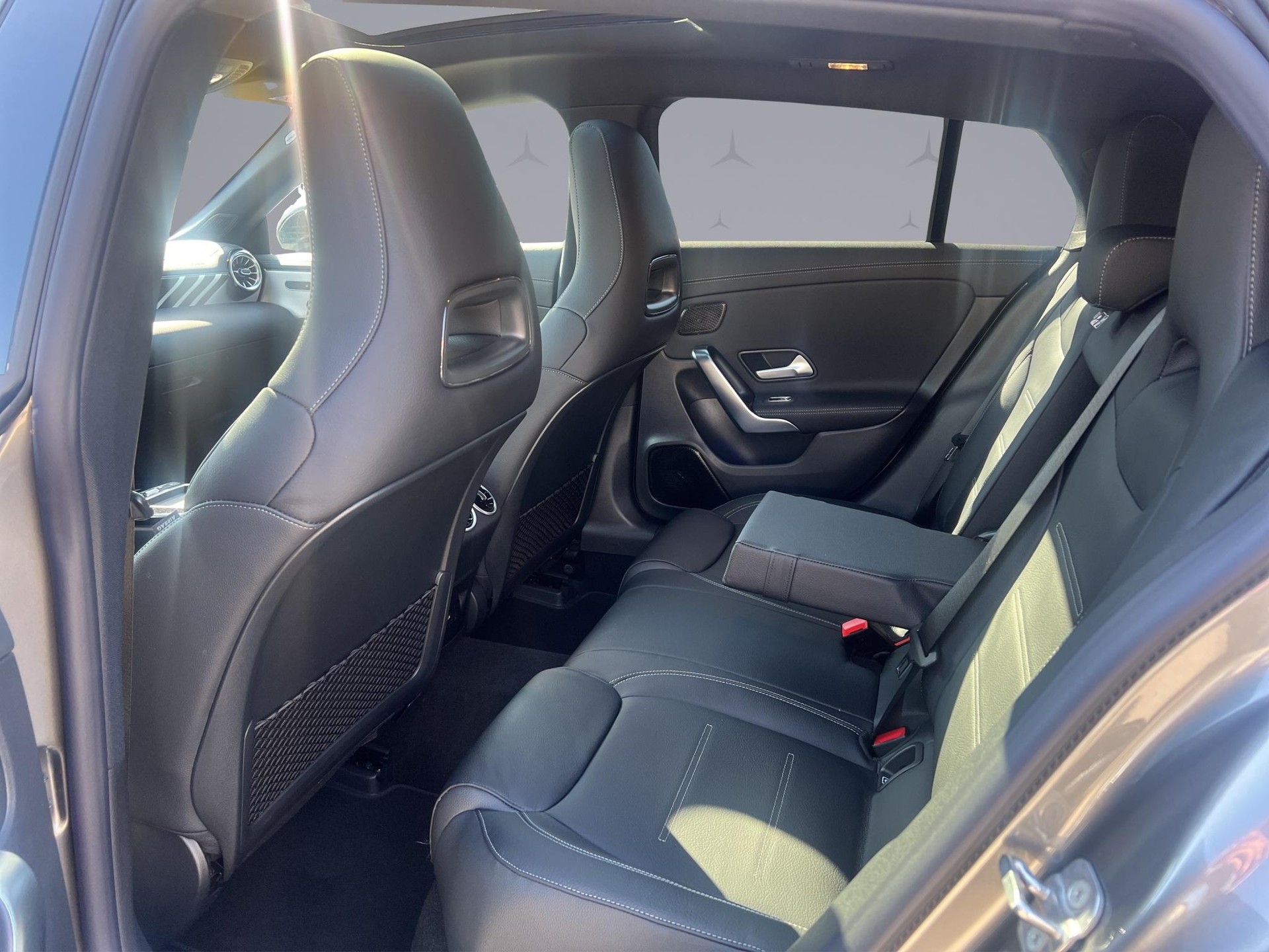 MERCEDES-BENZ CLA 35 AMG 4matic Shooting Brake-image-8