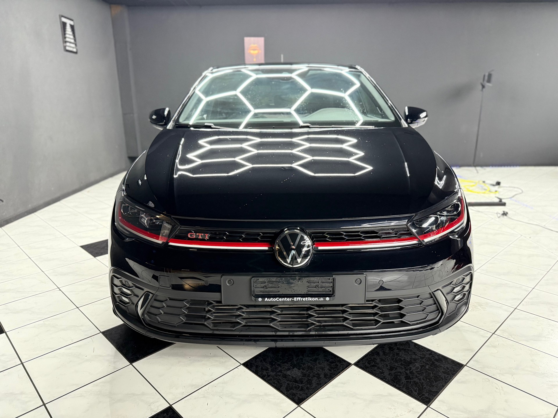 VW Polo 2.0 TSI GTI-showroom-element-2