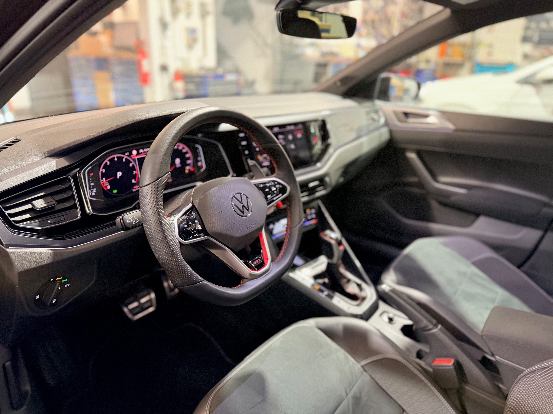 VW Polo 2.0 TSI GTI-image-7