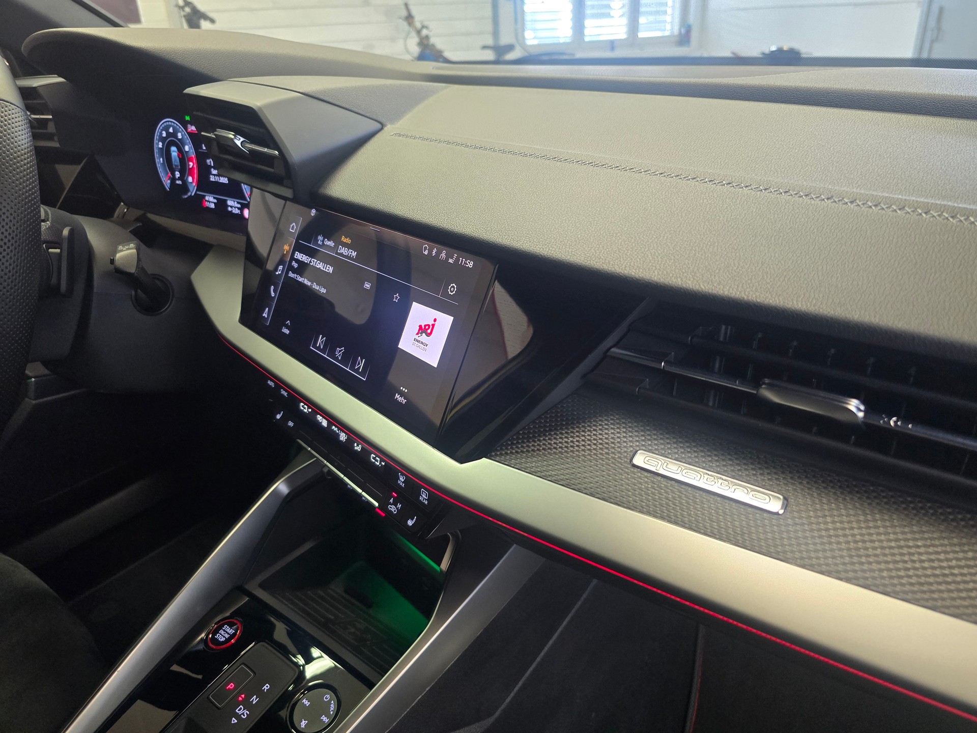 AUDI S3 Sportback 2.0 TFSI quattro CARBON - Sonderlackierung-image-12