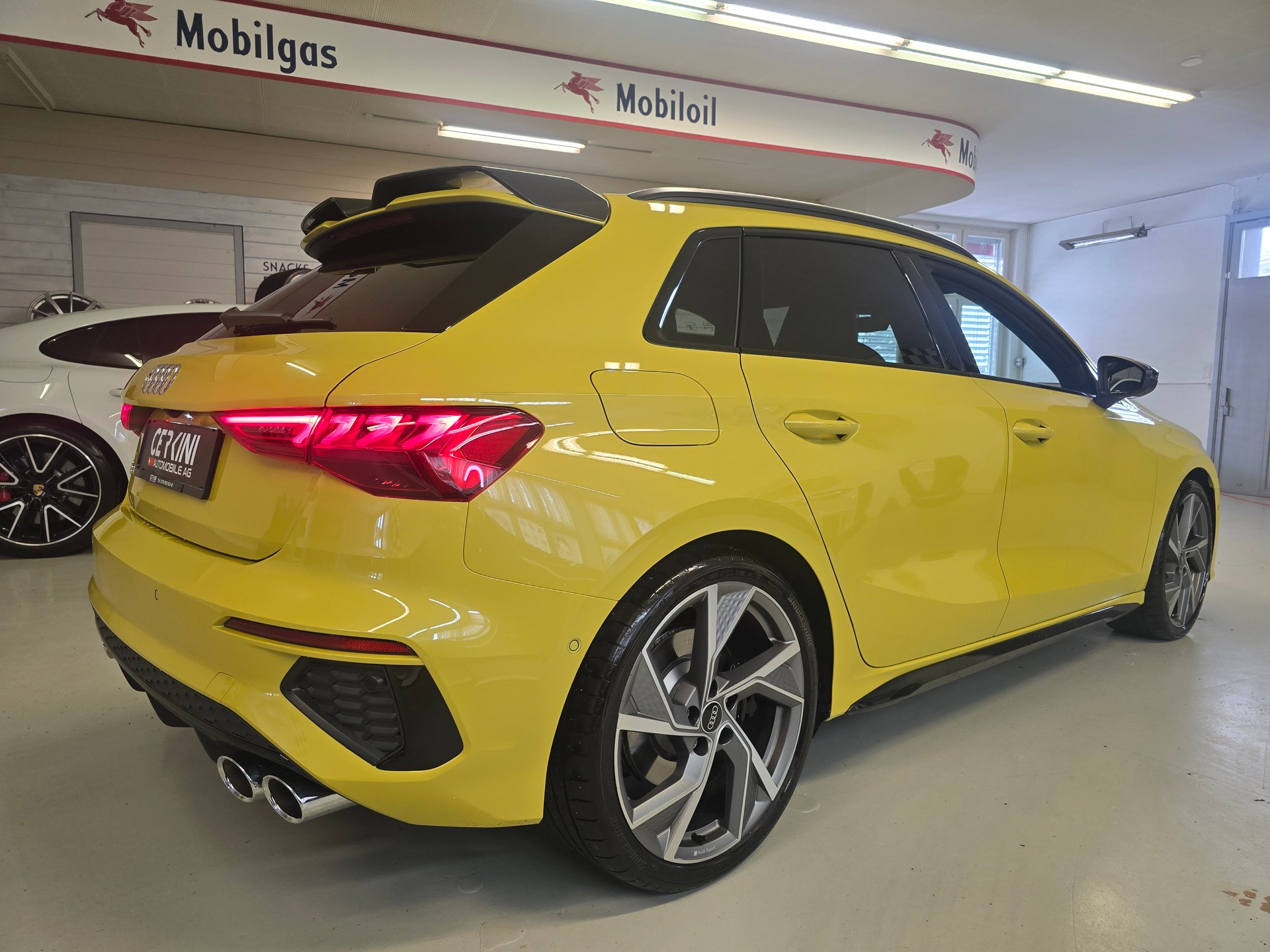 AUDI S3 Sportback 2.0 TFSI quattro CARBON - Sonderlackierung-image-3