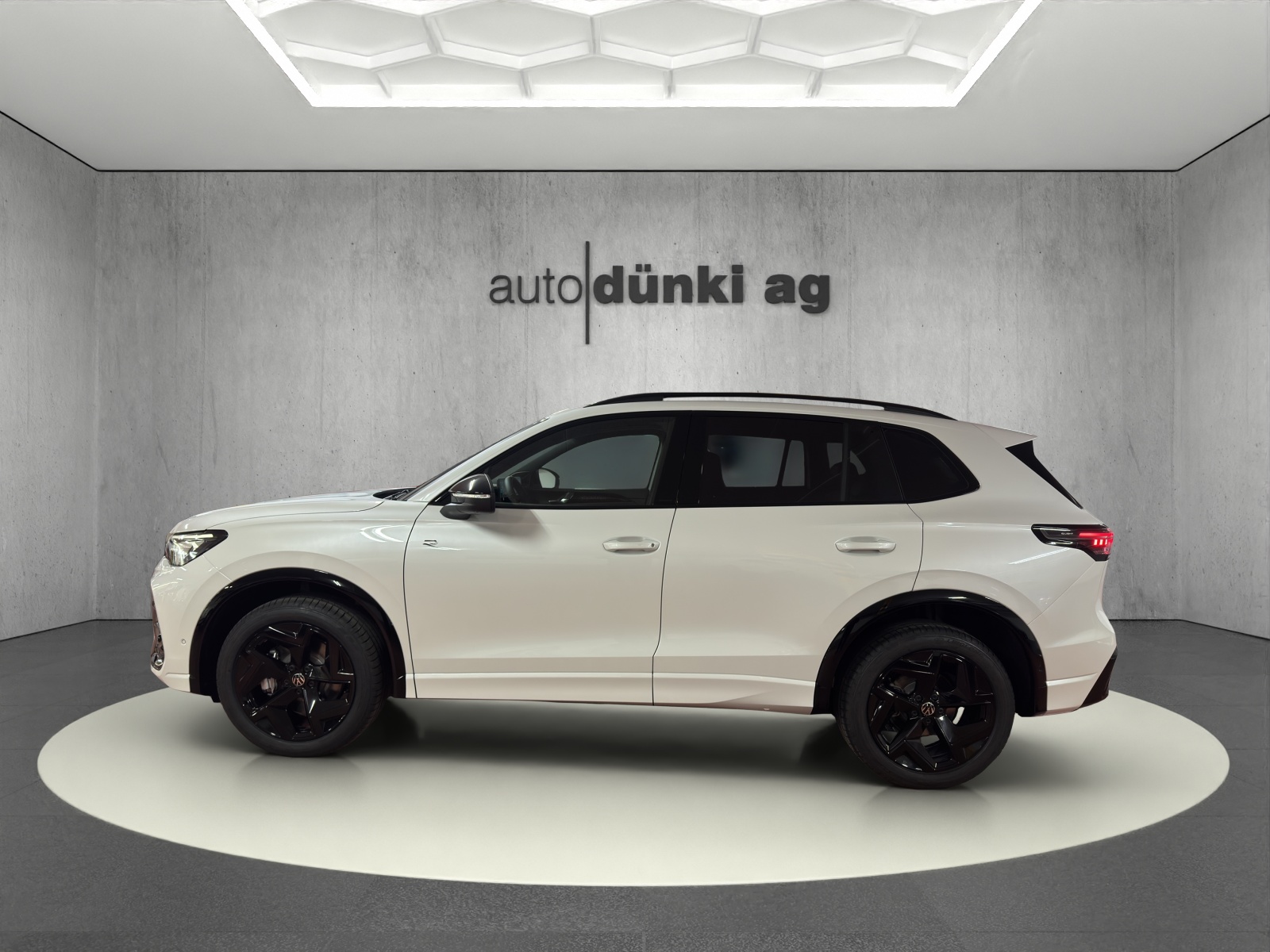 VW Tiguan 2.0 TSI DSG R-Line 4Motion-showroom-element-1