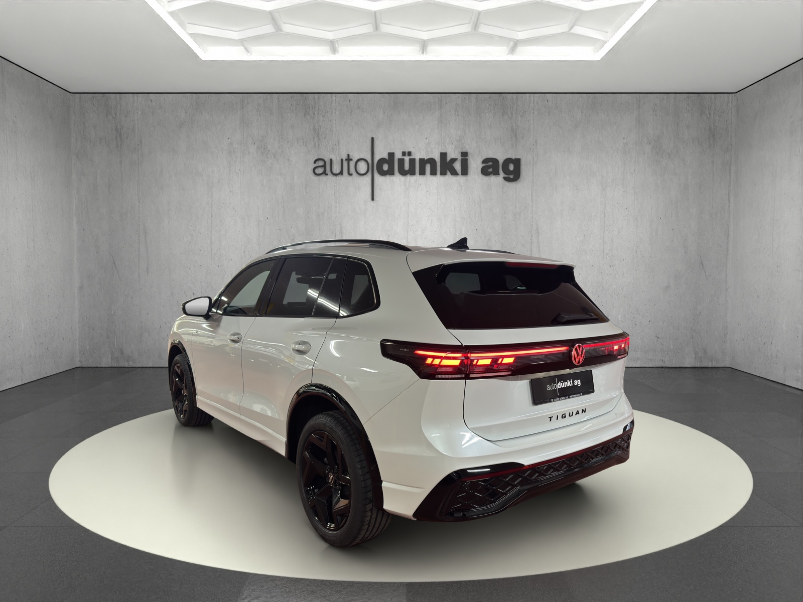 VW Tiguan 2.0 TSI DSG R-Line 4Motion-showroom-element-2