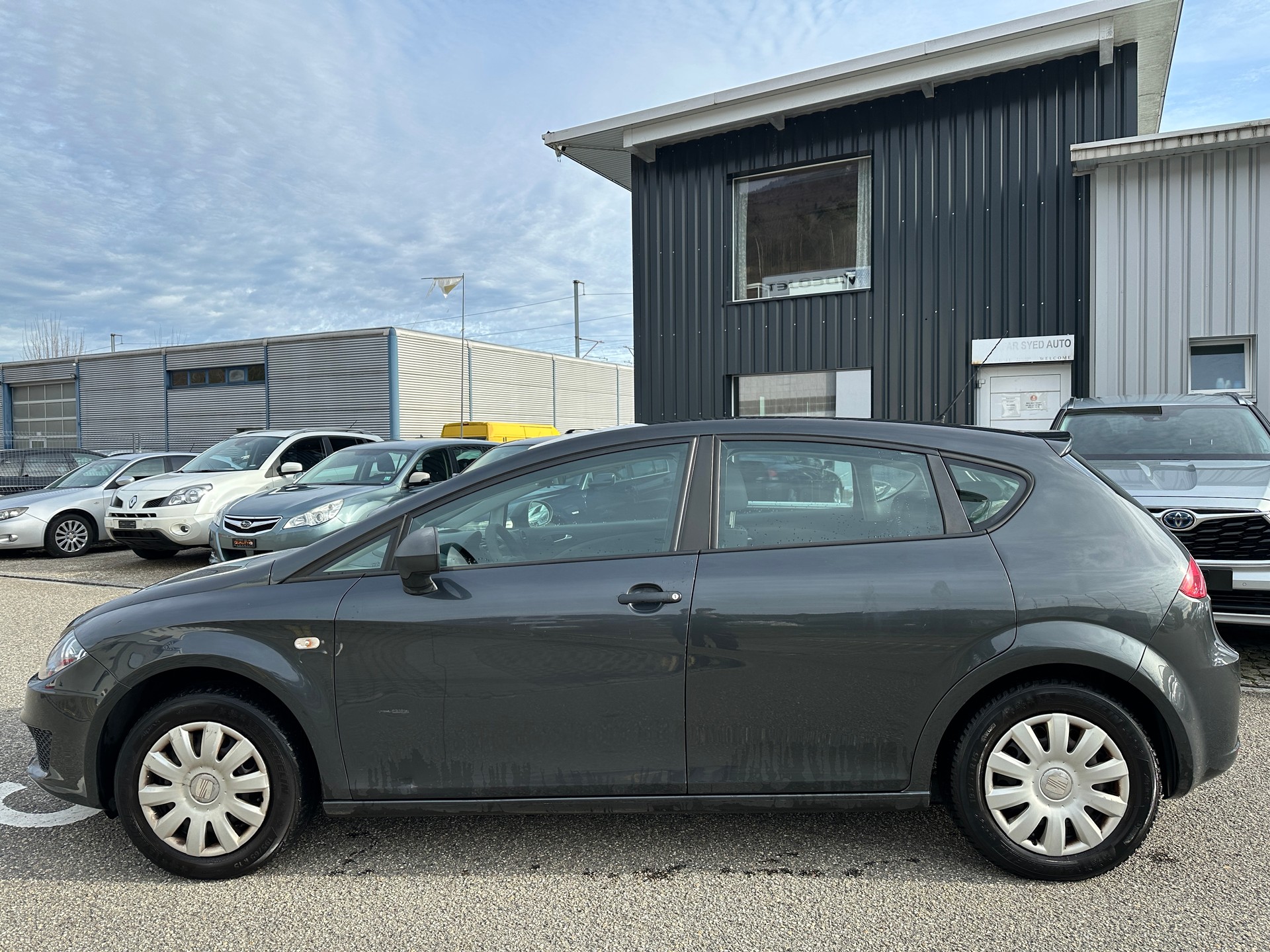 SEAT LEON-image-7