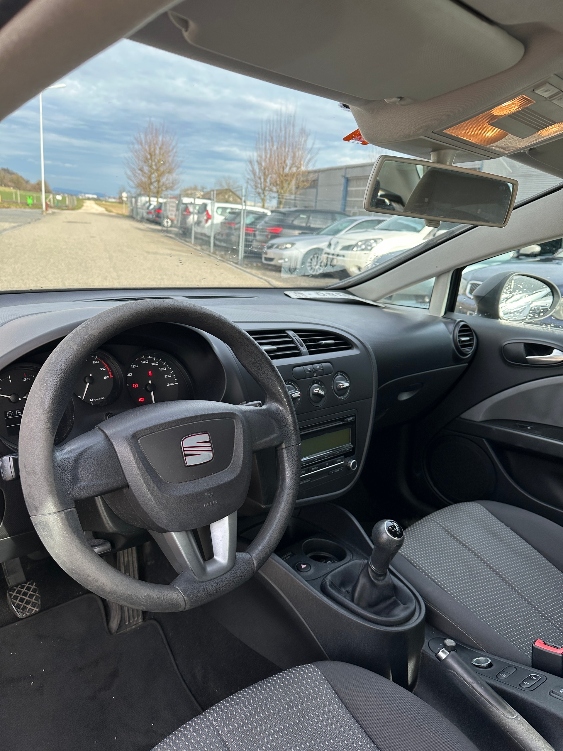 SEAT LEON-image-9