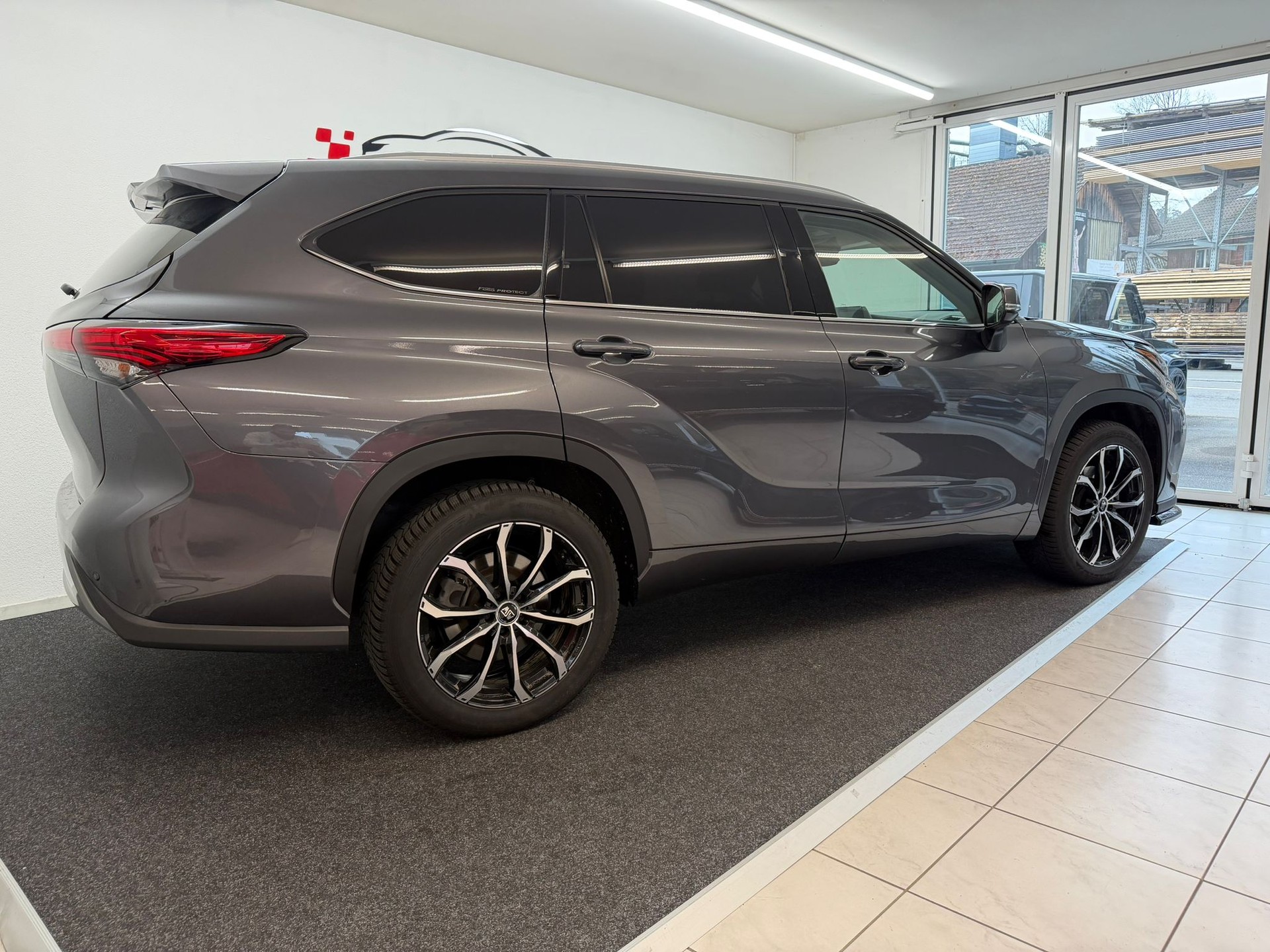 TOYOTA Highlander 2.5 HSD Premium e-CVT-showroom-element-3