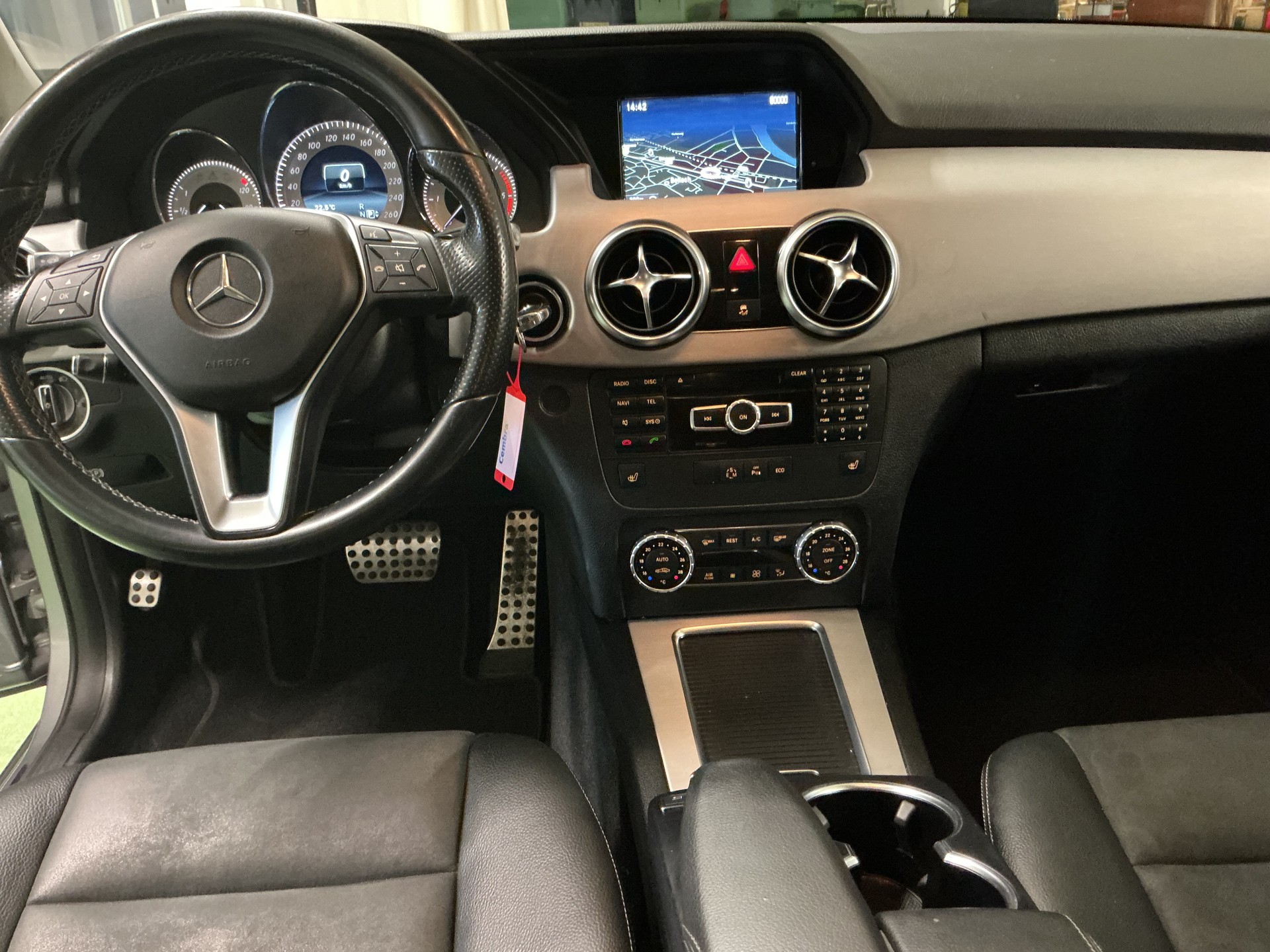 MERCEDES-BENZ GLK 220 BlueTEC 4Matic 7G-Tronic-image-10