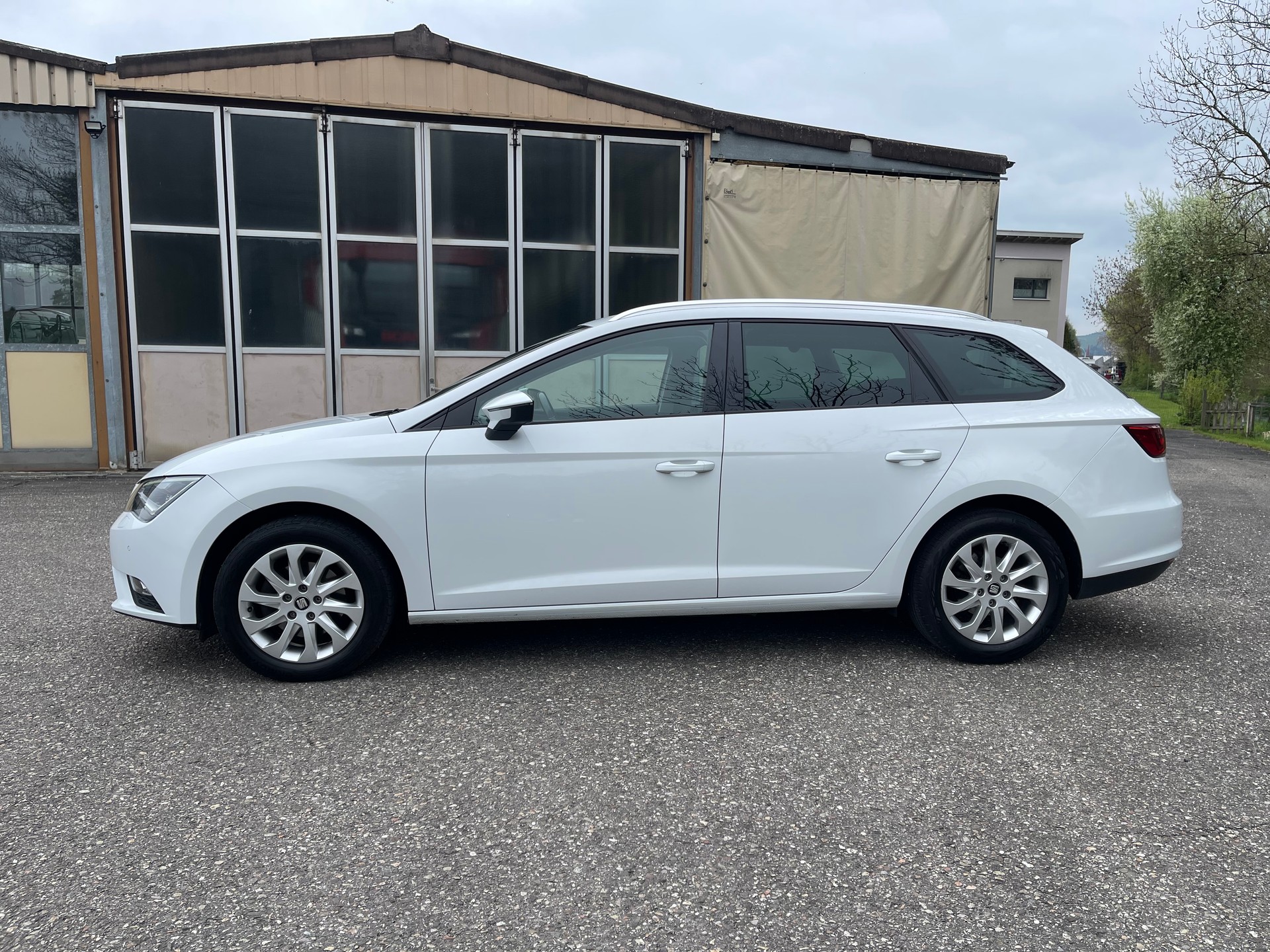 SEAT Leon ST 2.0 TDI FR DSG-image-1