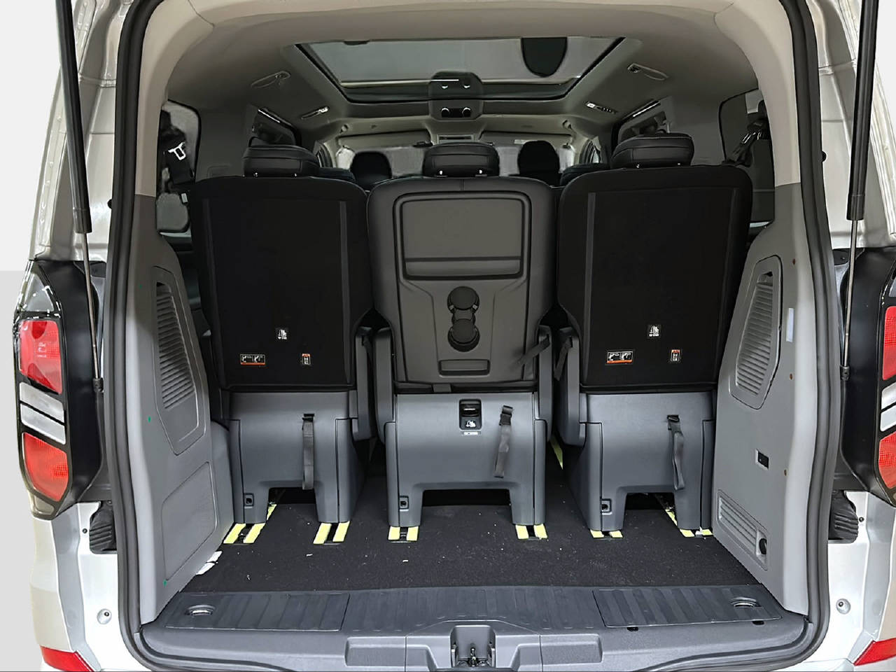 FORD Tourneo Custom 340 L1 2.5 Duratec 233 Titanium PHEV-image-11