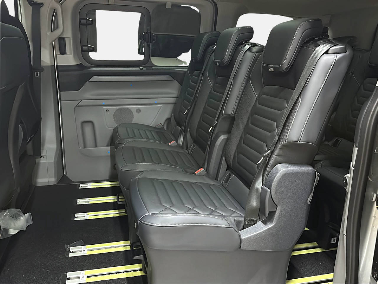 FORD Tourneo Custom 340 L1 2.5 Duratec 233 Titanium PHEV-image-10