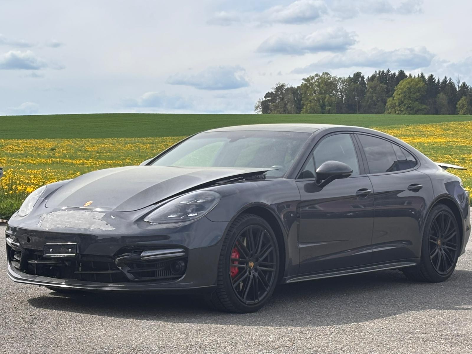 PORSCHE Panamera GTS PDK
