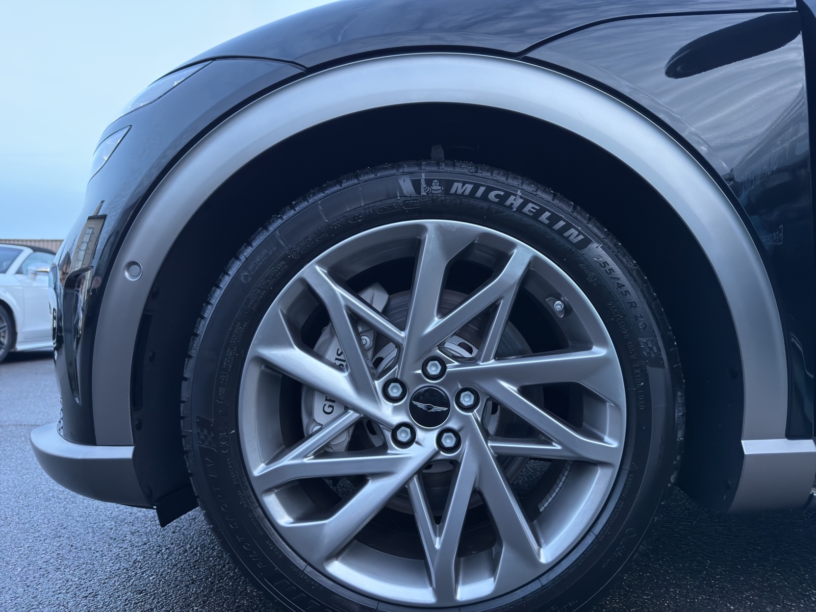 GENESIS GV60 77.4 kWh Sport AWD-image-16