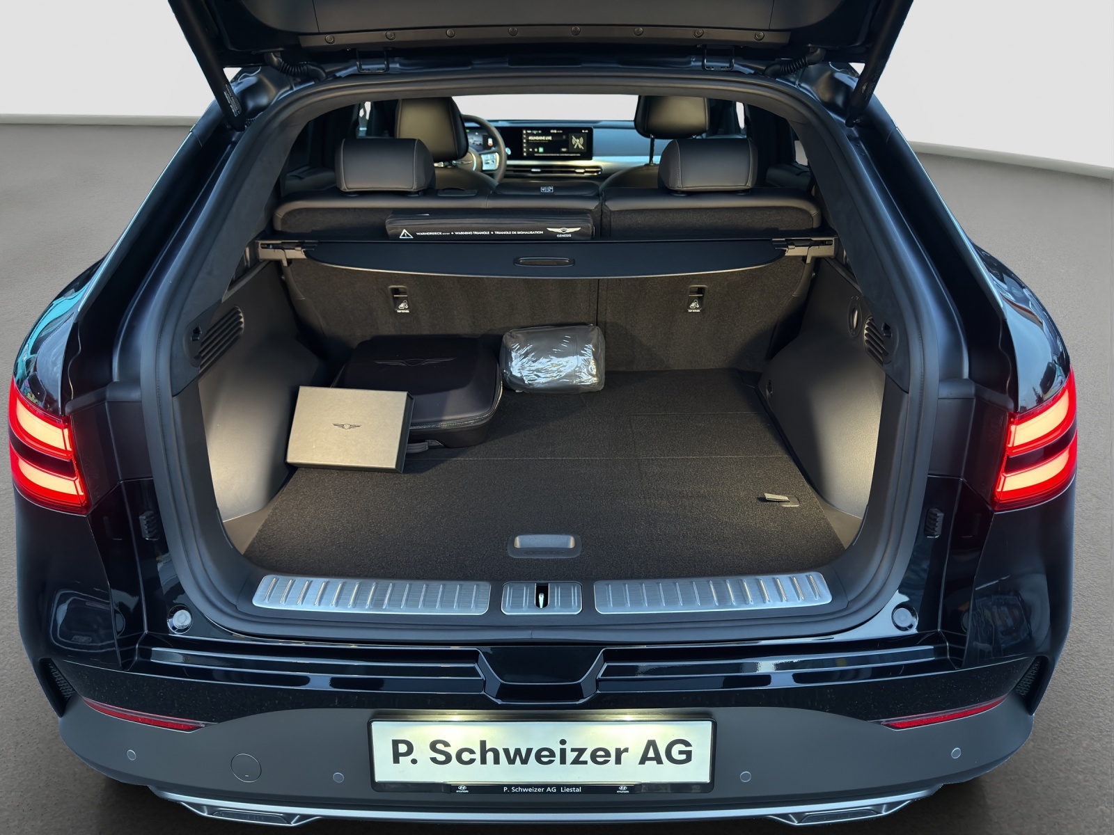 GENESIS GV60 77.4 kWh Sport AWD-image-14