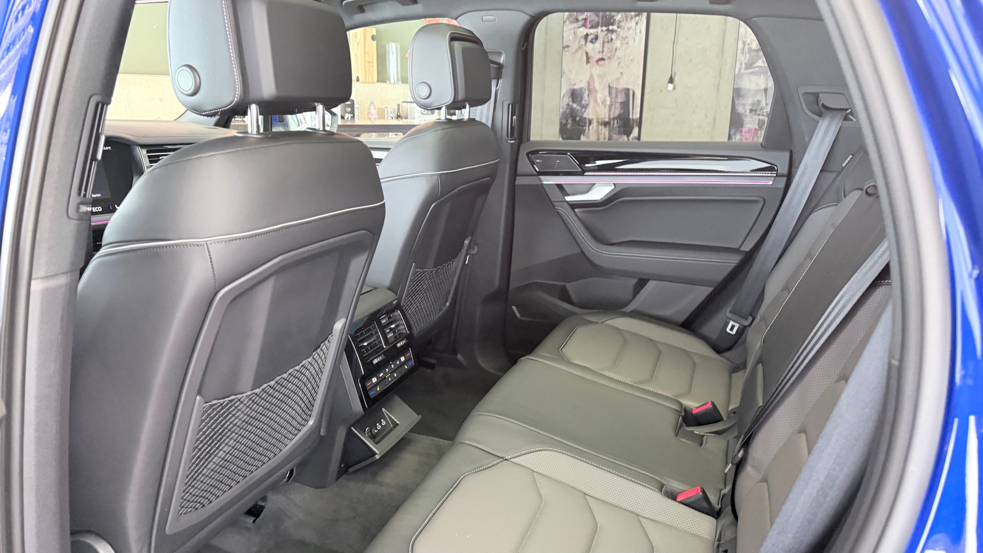VW Touareg 3.0 V6 TSI R-Line-image-8
