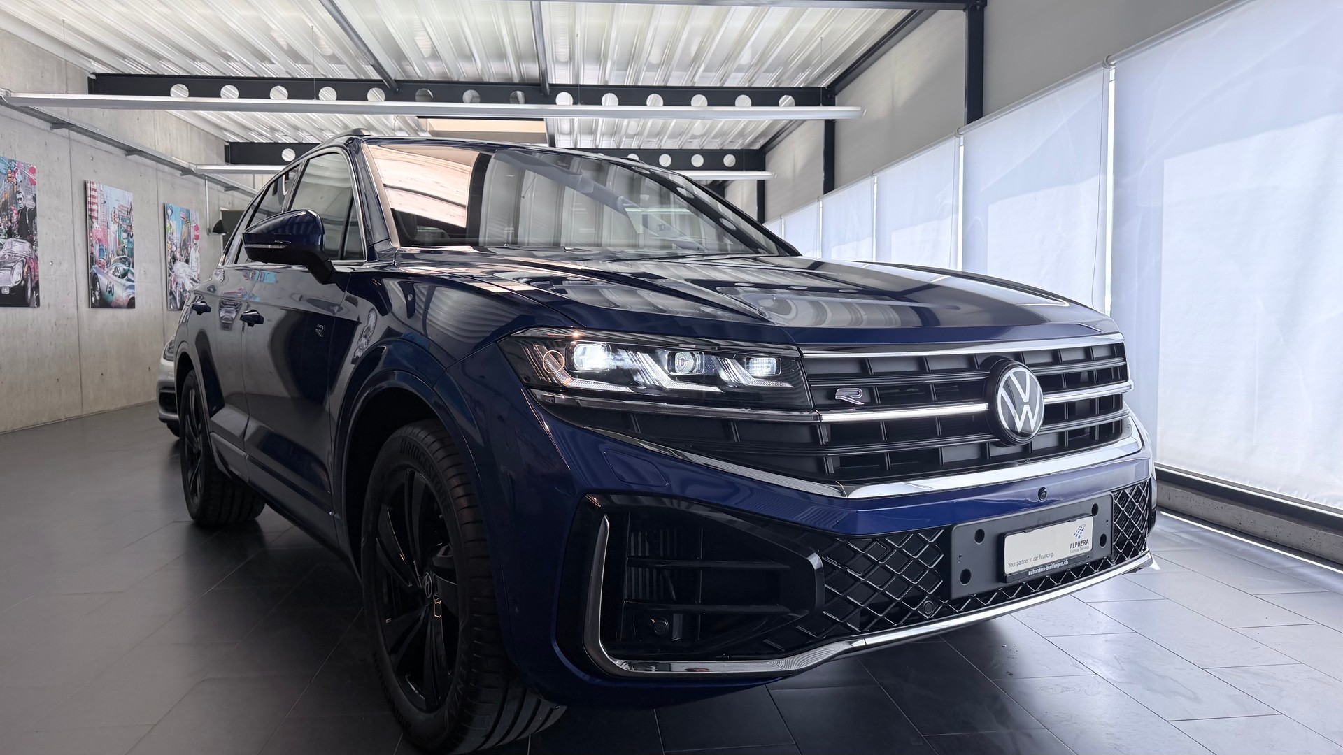VW Touareg 3.0 V6 TSI R-Line-showroom-element-2