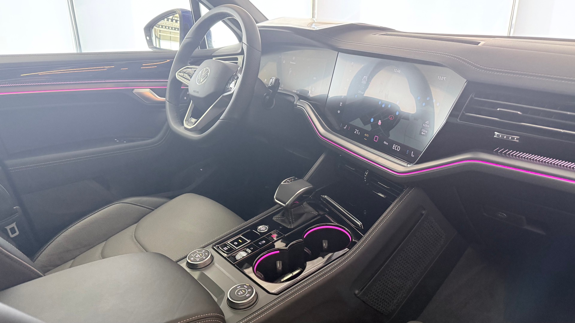VW Touareg 3.0 V6 TSI R-Line-image-23
