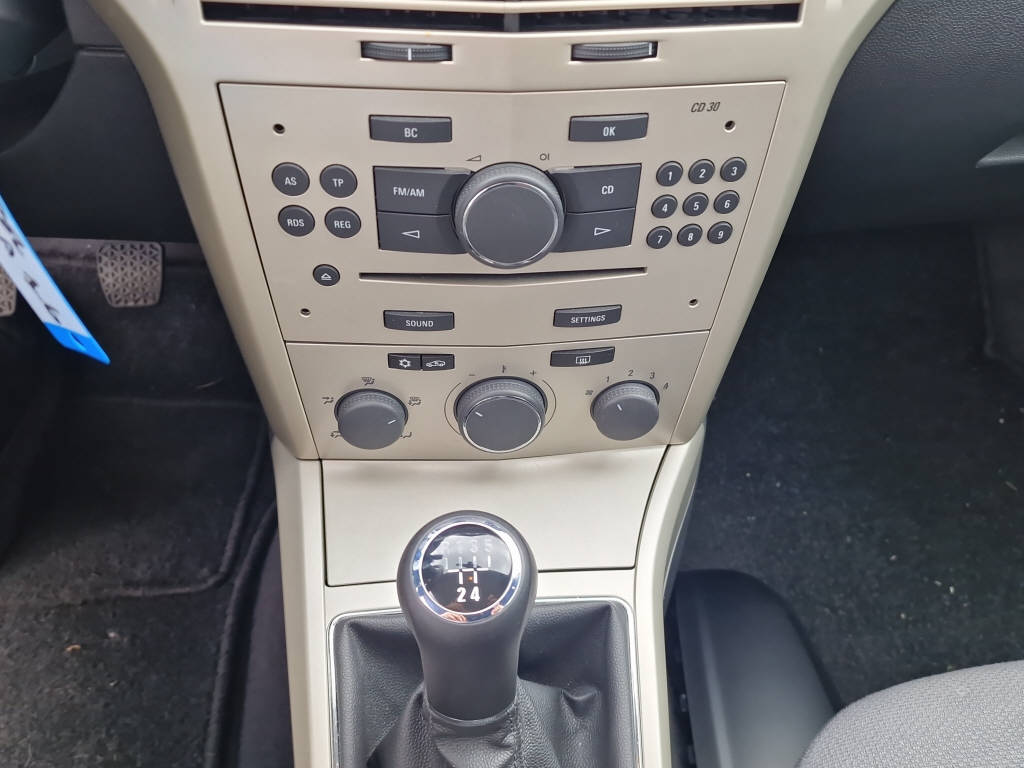 OPEL Astra H 1.6i 16V Edition-image-10