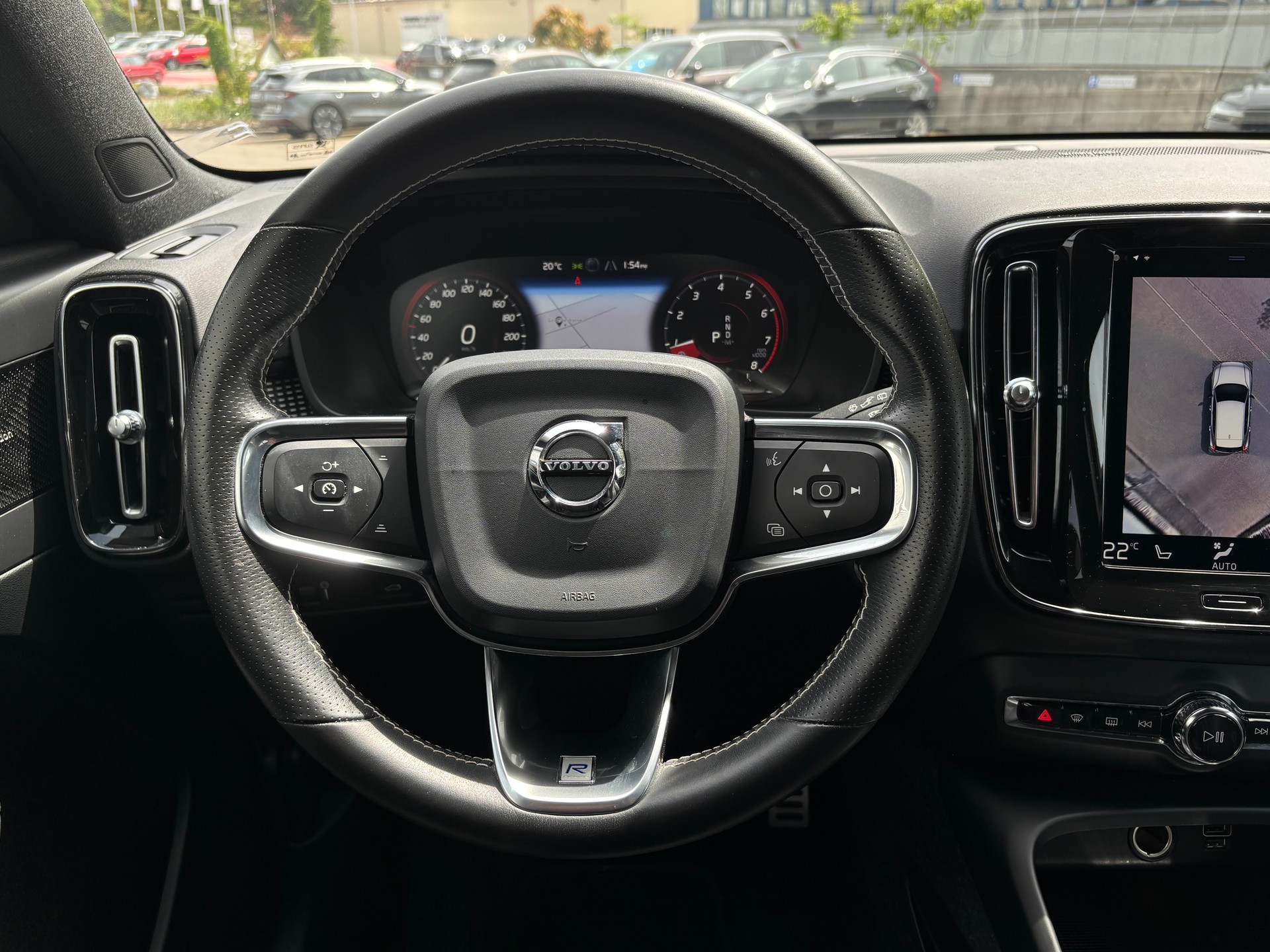 VOLVO XC40 2.0 T5 R-Design AWD-image-18