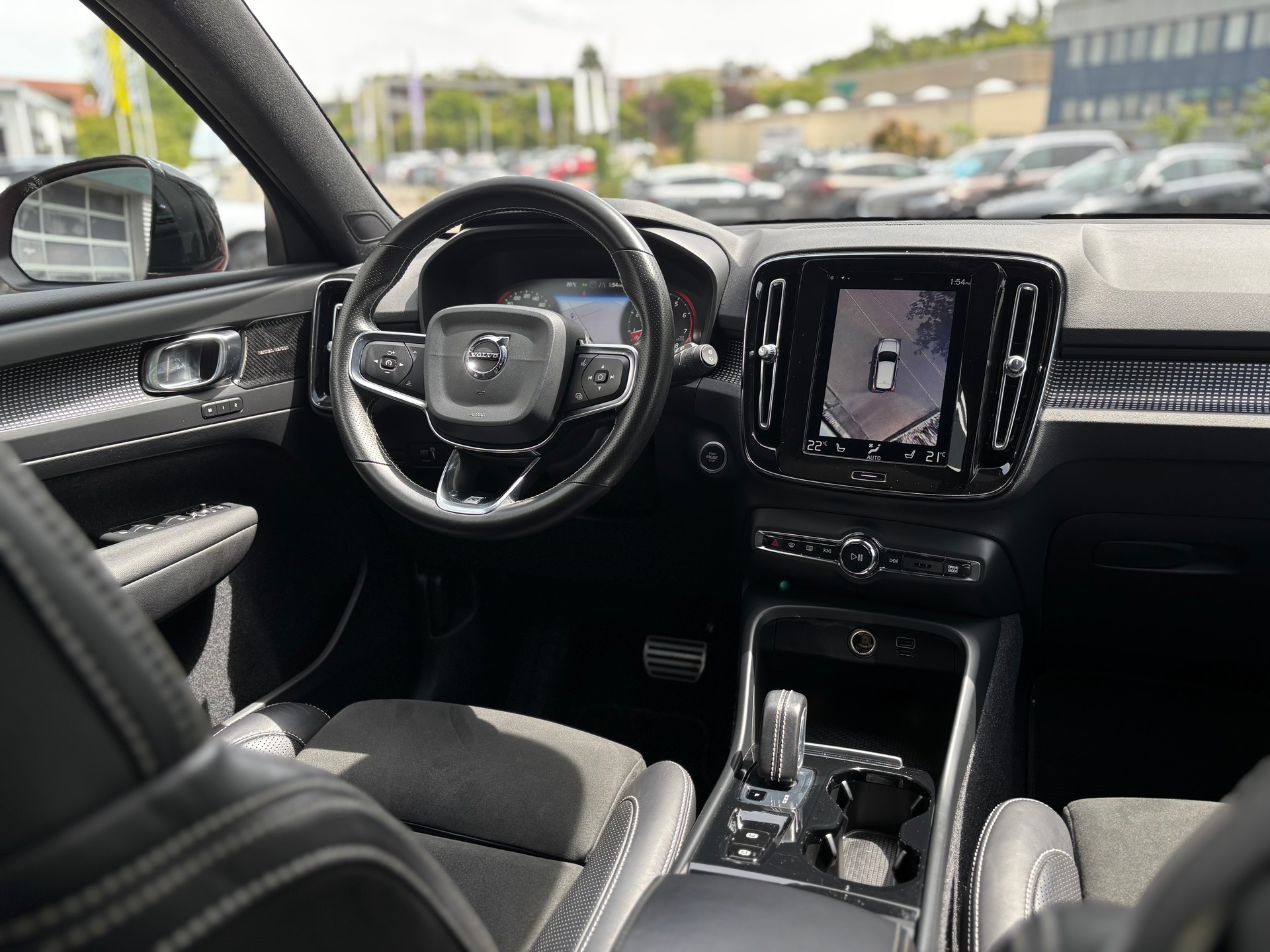 VOLVO XC40 2.0 T5 R-Design AWD-image-14