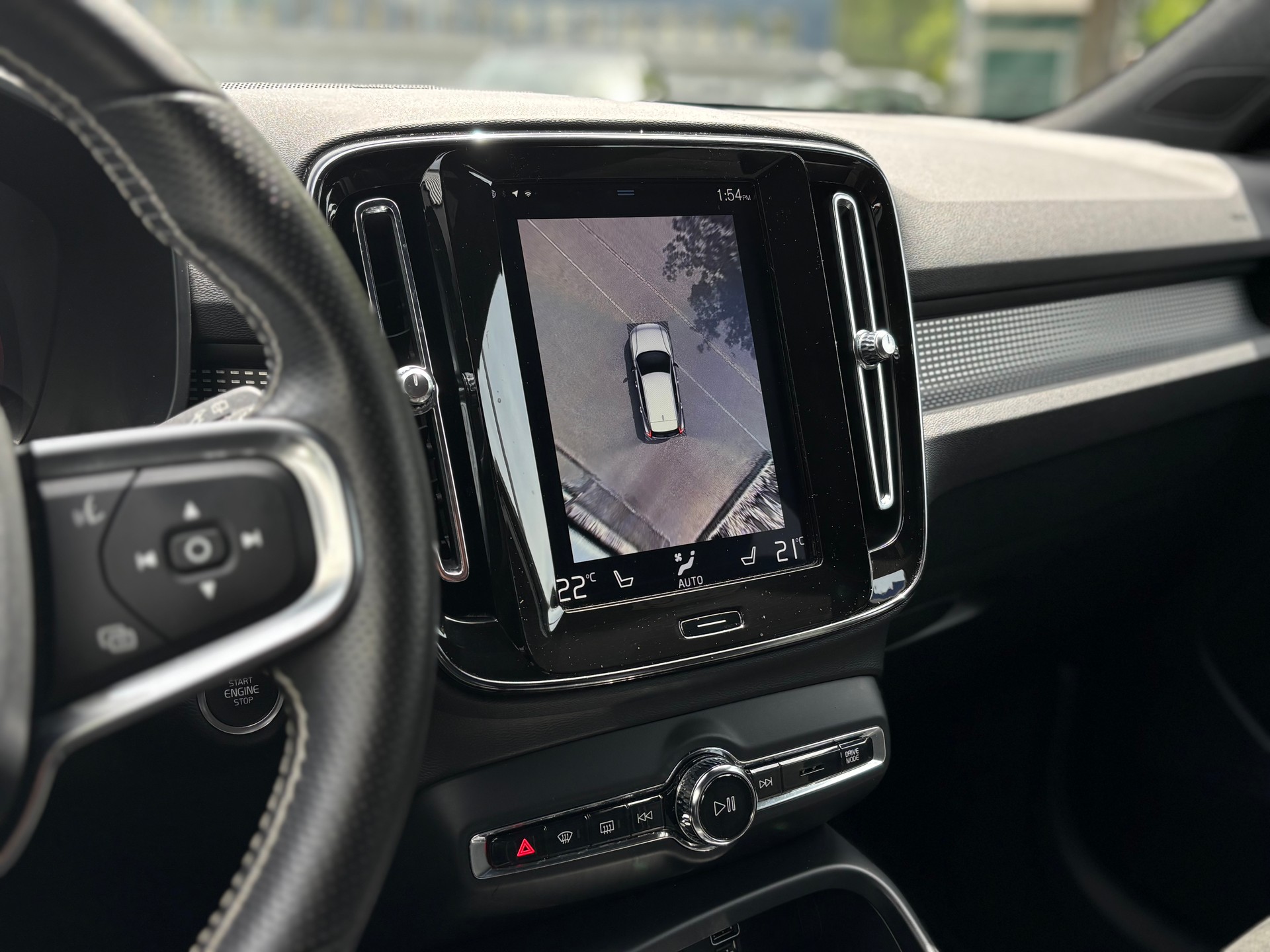 VOLVO XC40 2.0 T5 R-Design AWD-image-16