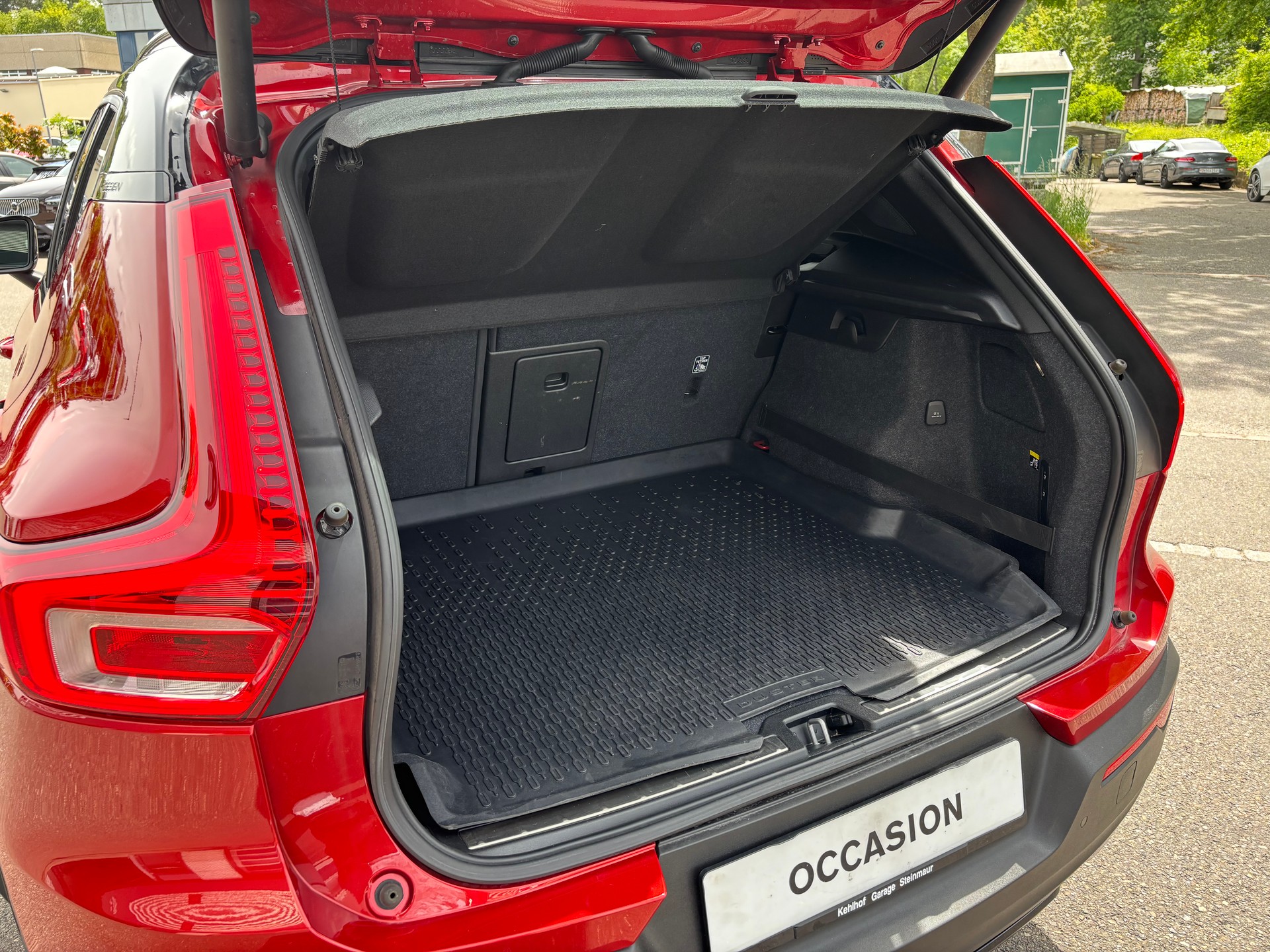 VOLVO XC40 2.0 T5 R-Design AWD-image-10