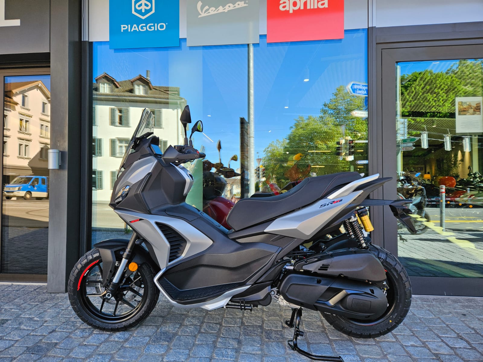 APRILIA SR 400 GT-image-1