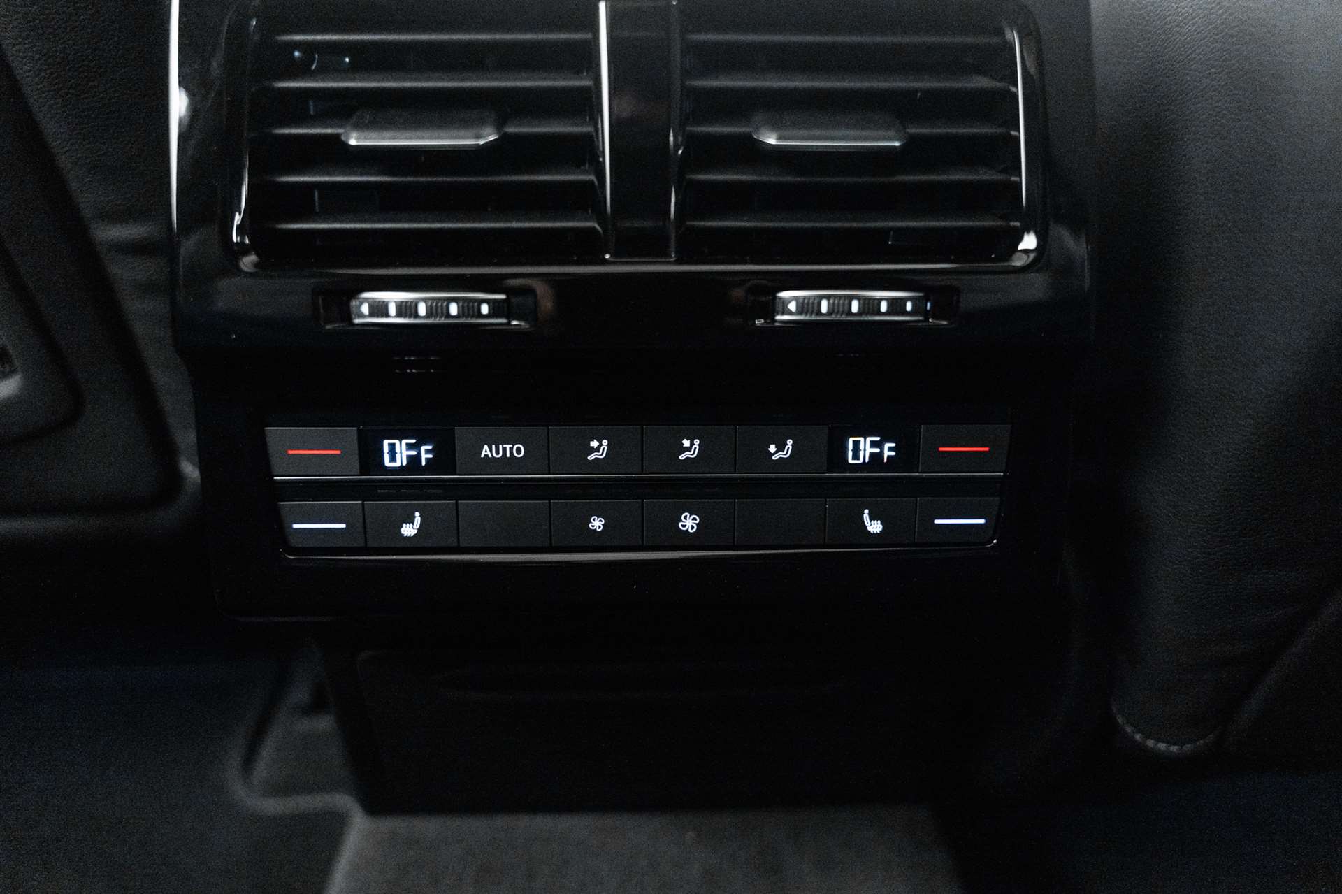 VW Touareg 3.0 TDI R-Line Tiptronic Black-Line-image-18