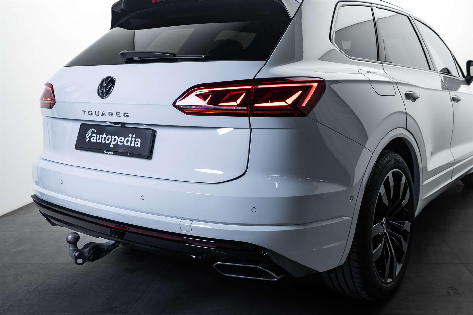 VW Touareg 3.0 TDI R-Line Tiptronic Black-Line-showroom-element-3