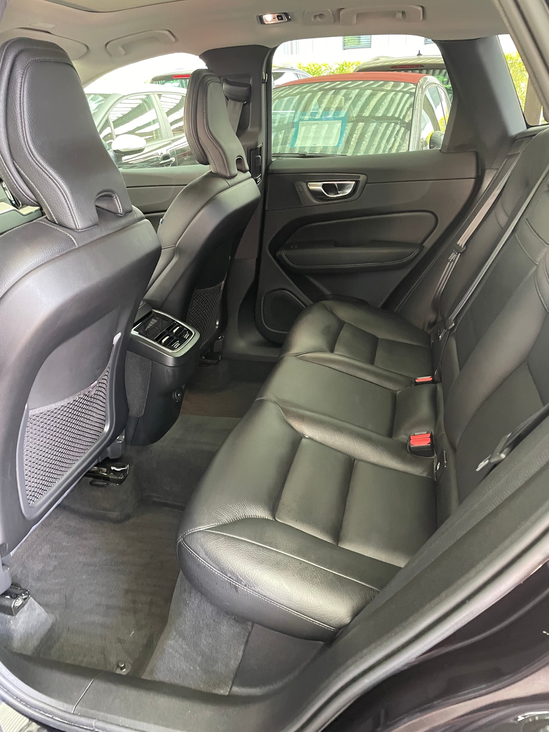 VOLVO XC60 B4 Diesel Mild Hybrid AWD Inscription Geartronic-image-8