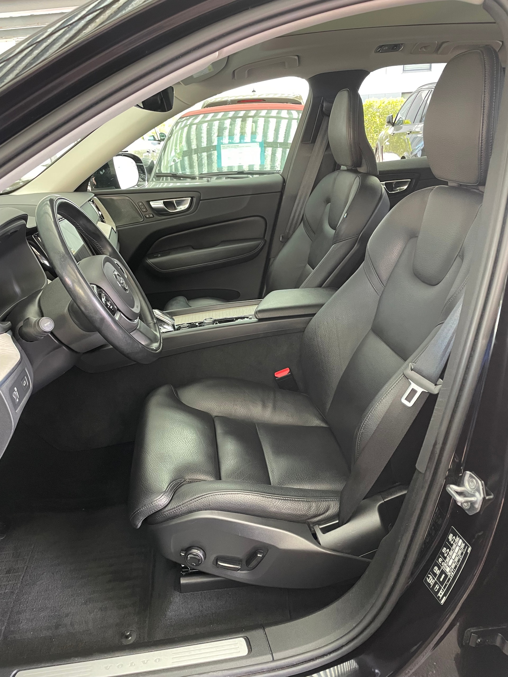 VOLVO XC60 B4 Diesel Mild Hybrid AWD Inscription Geartronic-image-7