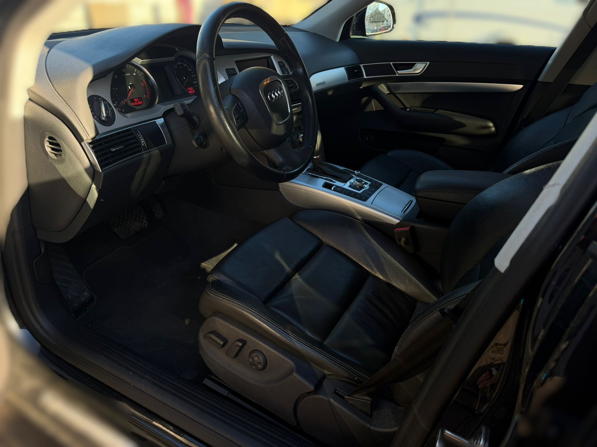 AUDI A6 Avant 3.0 V6 TDI quattro tiptronic-image-9