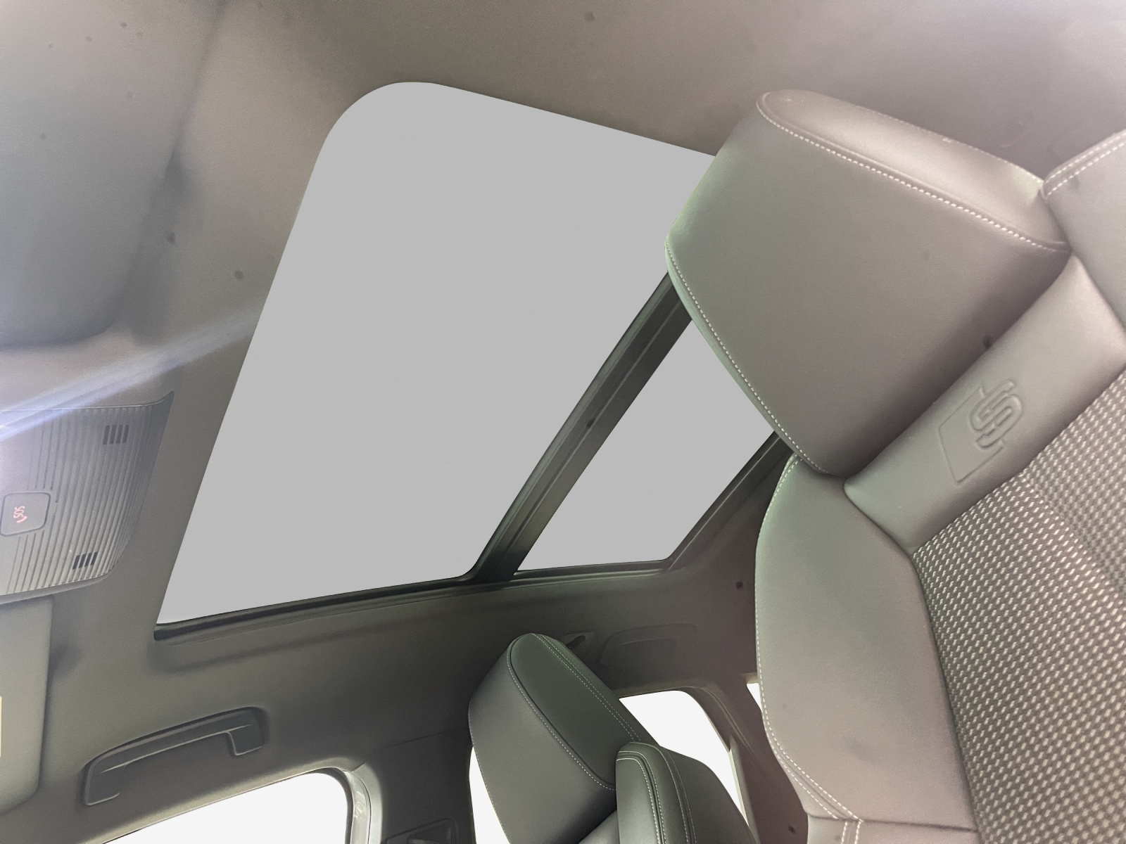 AUDI Q4 e-tron 45 quattro-image-16