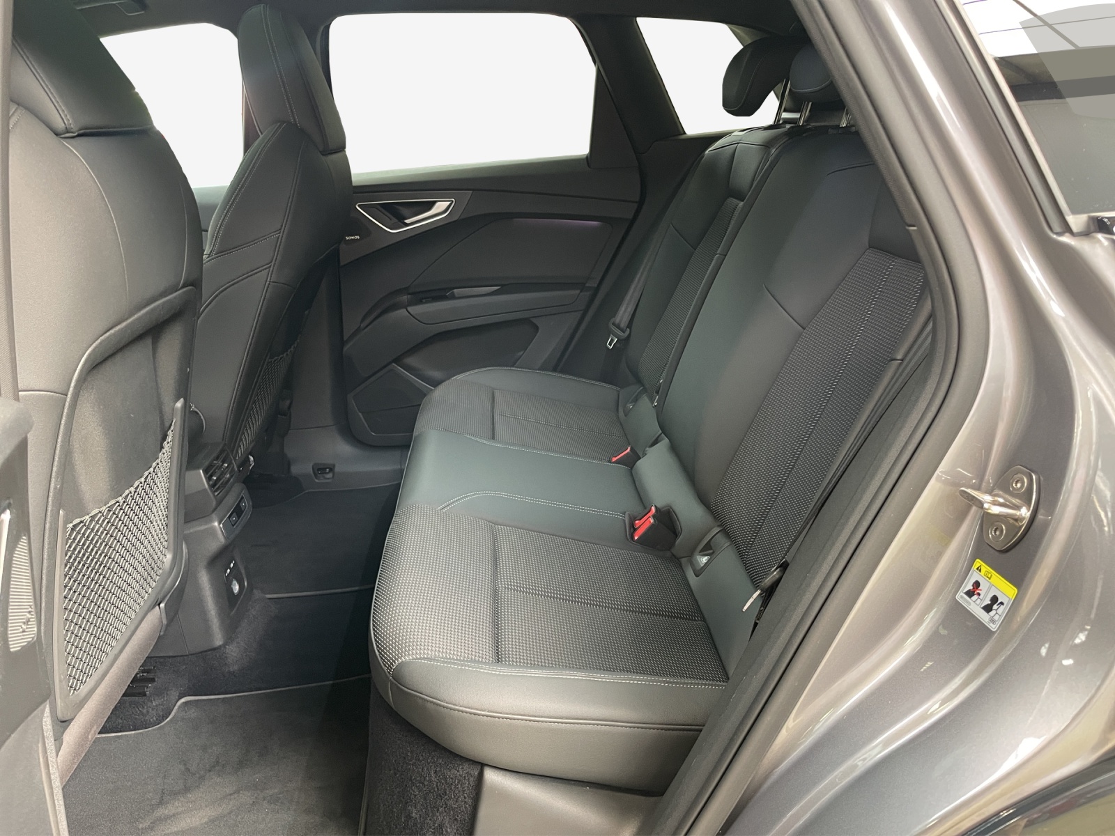 AUDI Q4 e-tron 45 quattro-image-12